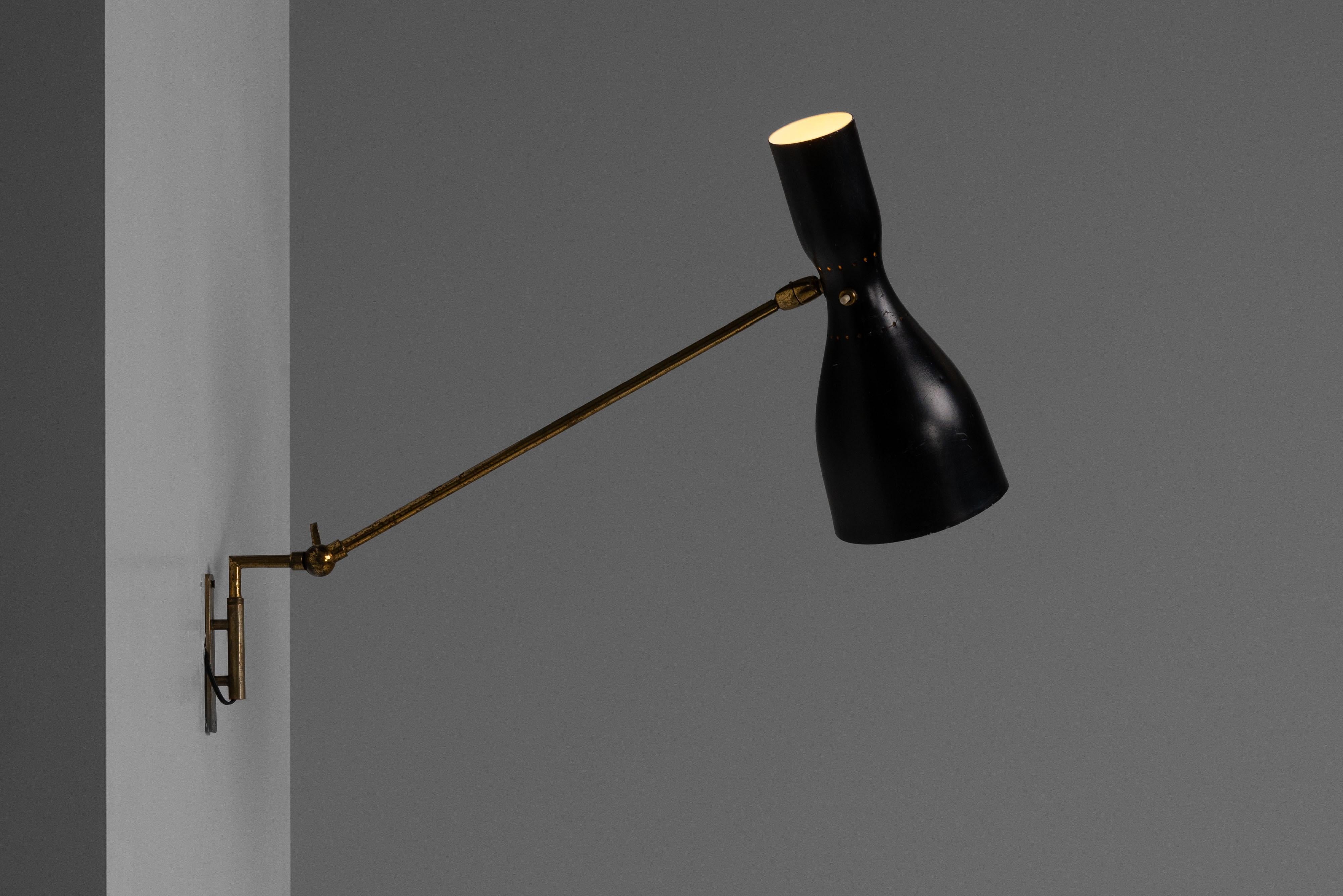 Mid-20th Century Gilardi Barzaghi adjustable wall lamp in brass Italy 1950 For Sale