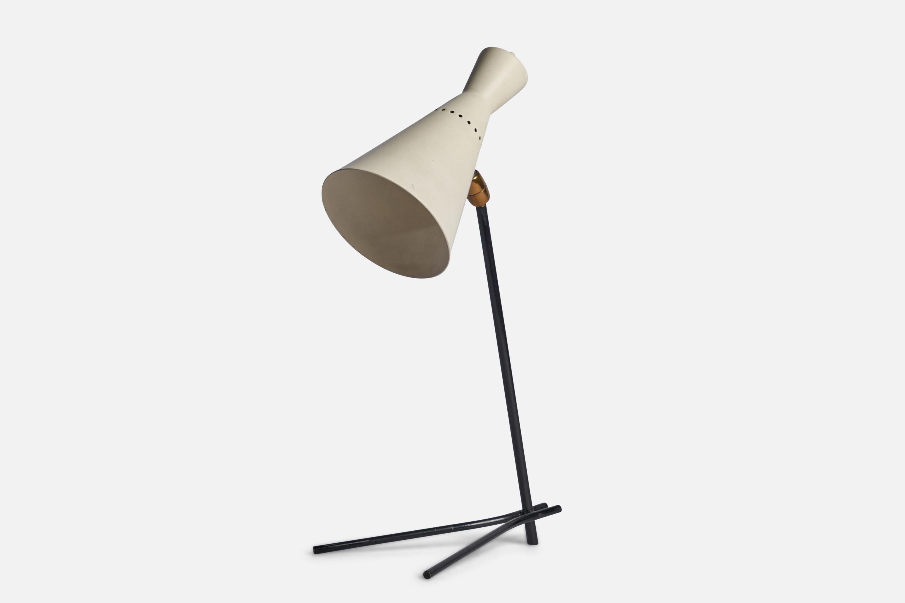 An adjustable black and white-lacquered metal and brass table lamp designed and produced by Gilardi & Barzaghi, Italy, 1950s.
Overall Dimensions (inches): 14” H x 5.15” W x 7” D
Dimensions variable based on position of light.
Bulb Specifications: