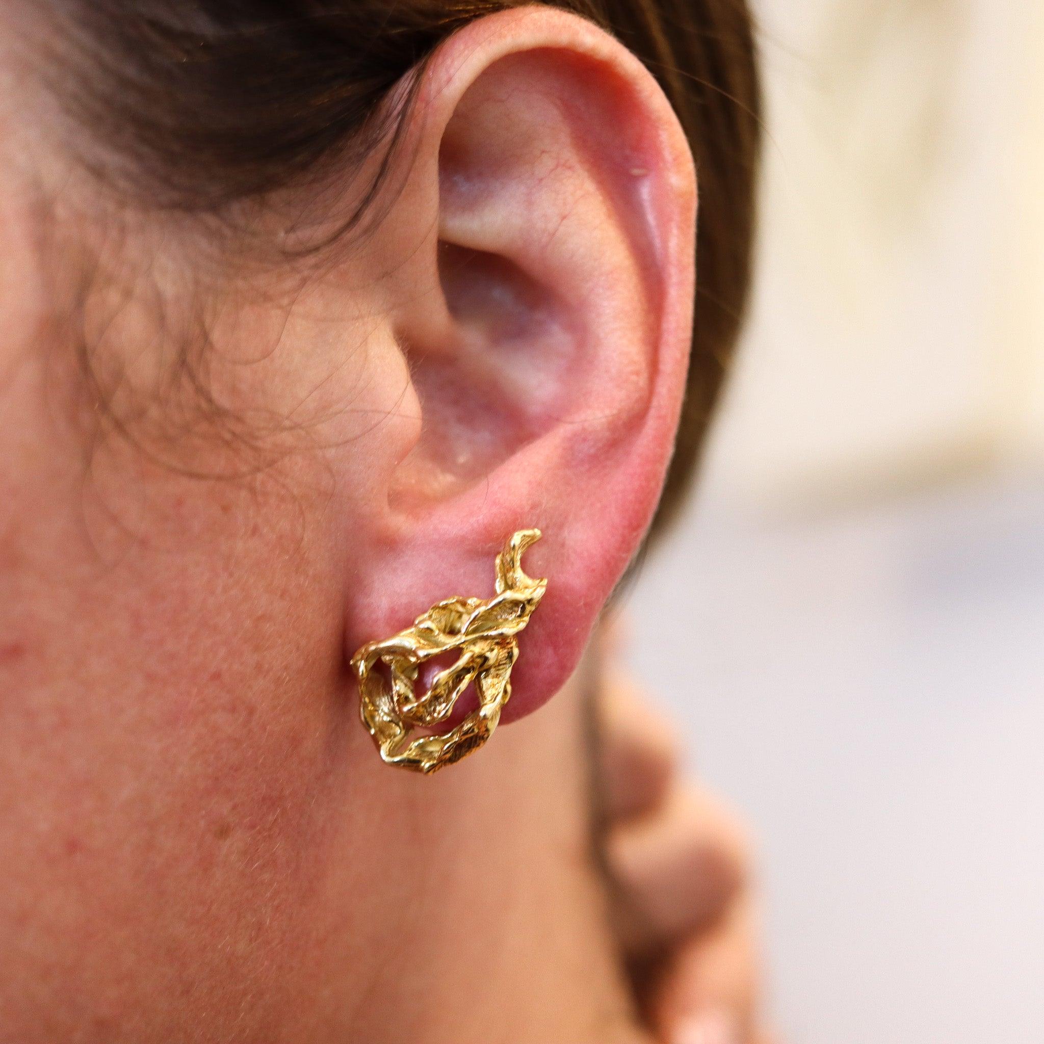 Sculpted earrings designed by Gilbert Albert (1930-2019).

Very interesting pair of clips-on studs earrings, created in Geneva Switzerland by the iconic jewelry designer Gilbert Albert, back in the 1965. This sculptural pair of earrings has been