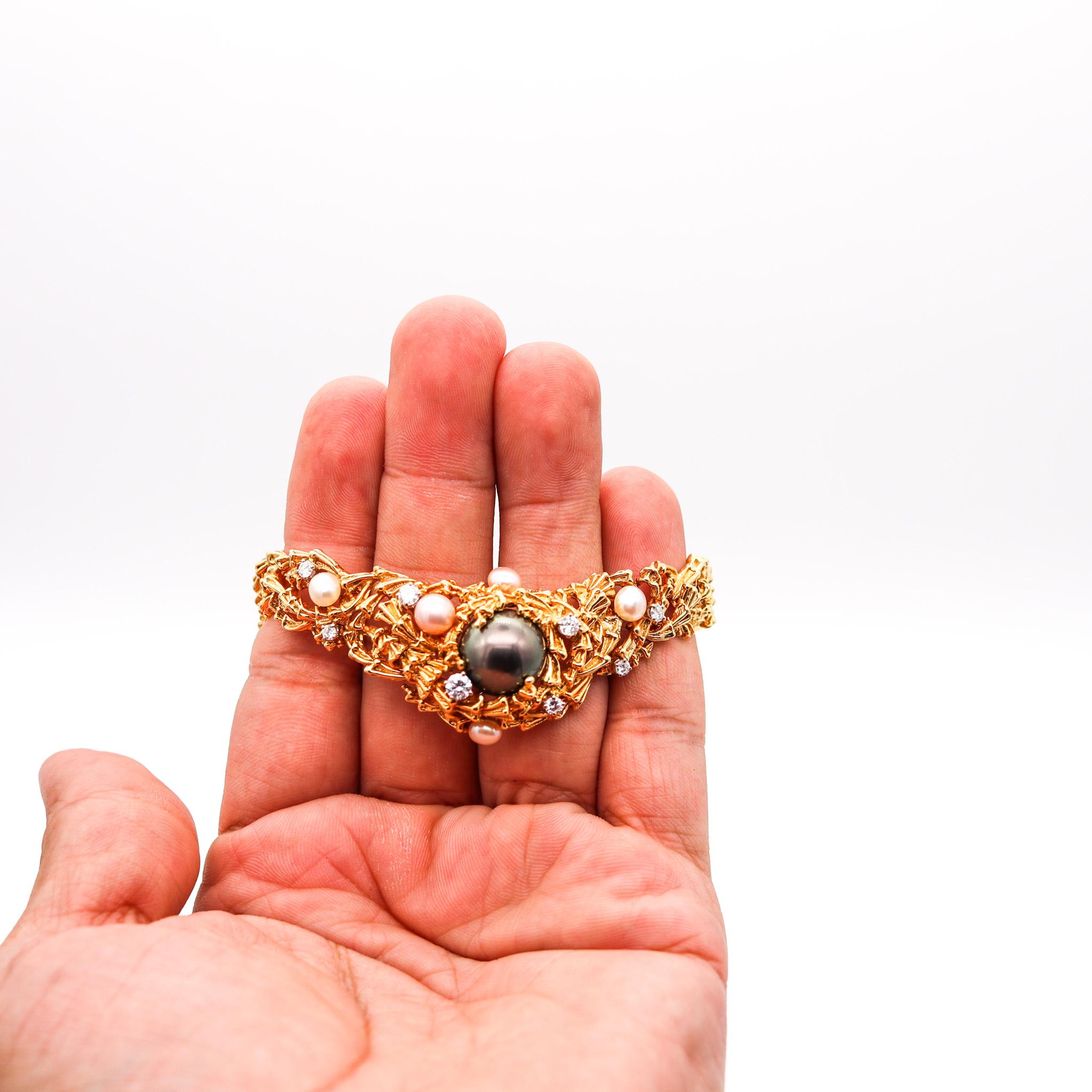 Gilbert Albert 1970 Organic Bracelet In 18Kt Yellow Gold With Diamonds And Pearl In Excellent Condition For Sale In Miami, FL