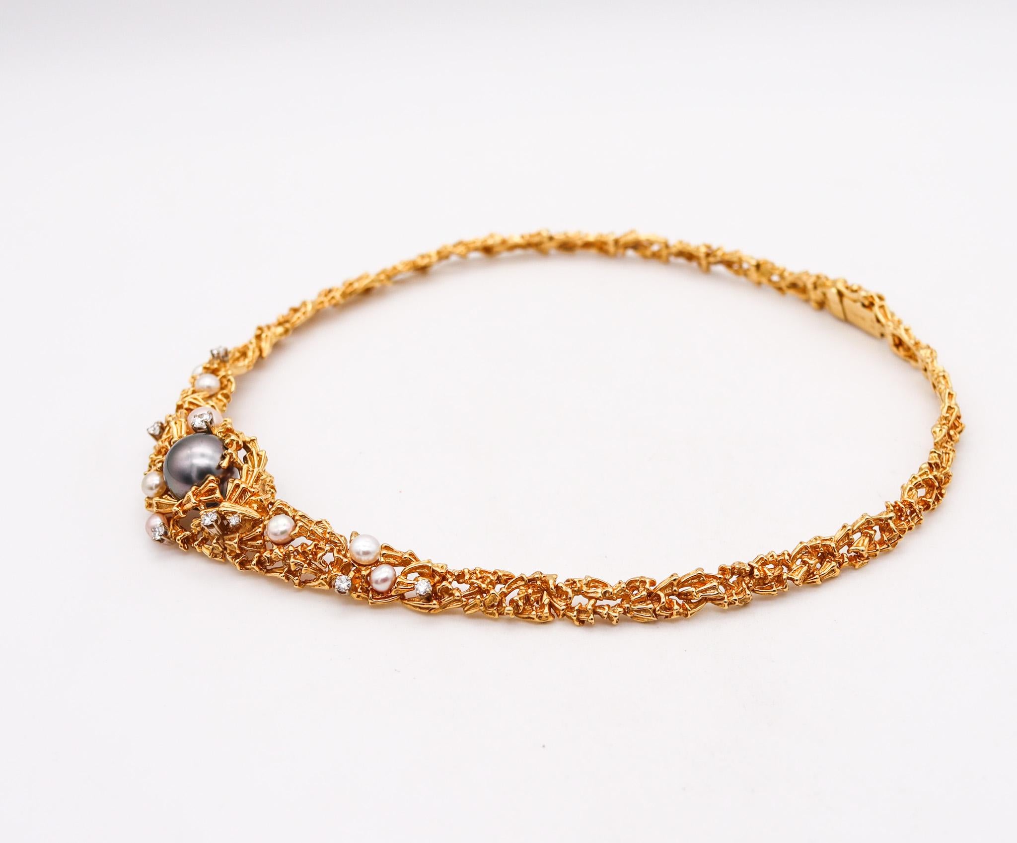 Taille brillant Gilbert Albert Collier organique en or jaune 18 carats avec diamants et perles, 1970 en vente