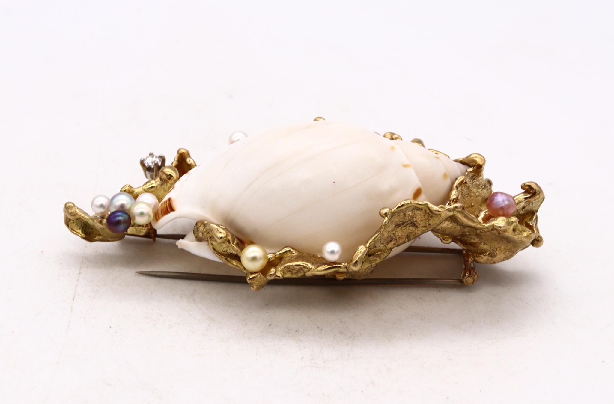 Gilbert Albert 1970 Swiss Modernist Pendant Brooch 18Kt Gold Shell And 12 Pearls In Excellent Condition In Miami, FL