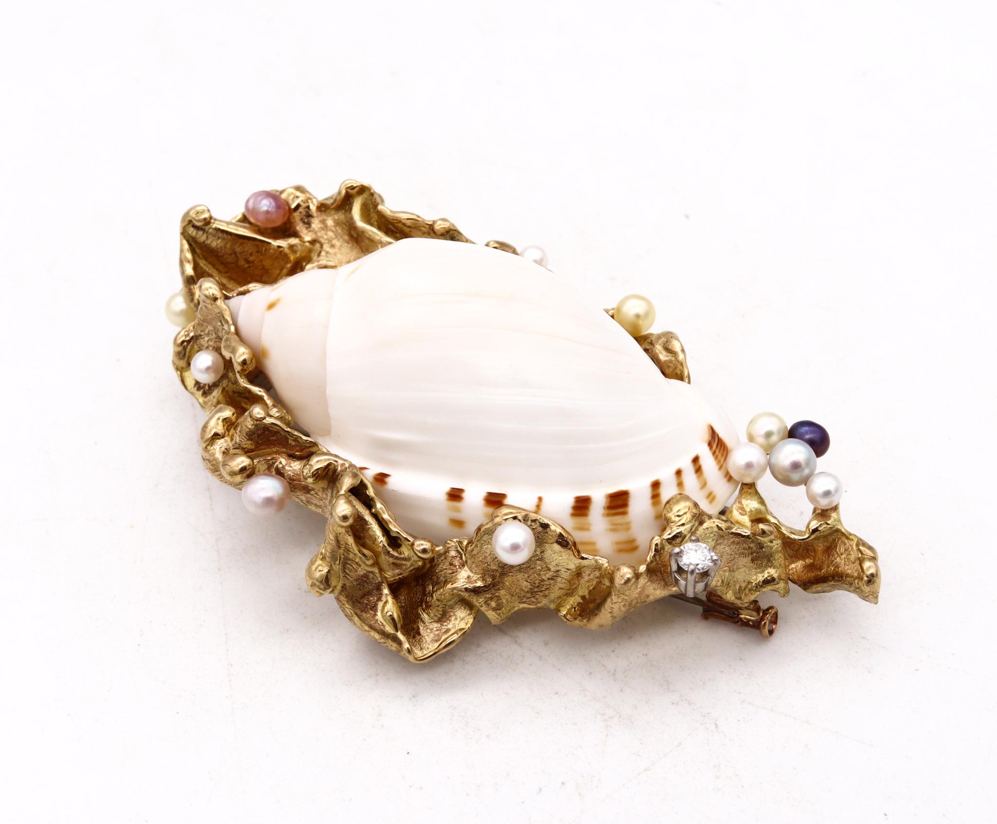 Women's or Men's Gilbert Albert 1970 Swiss Modernist Pendant Brooch 18Kt Gold Shell And 12 Pearls