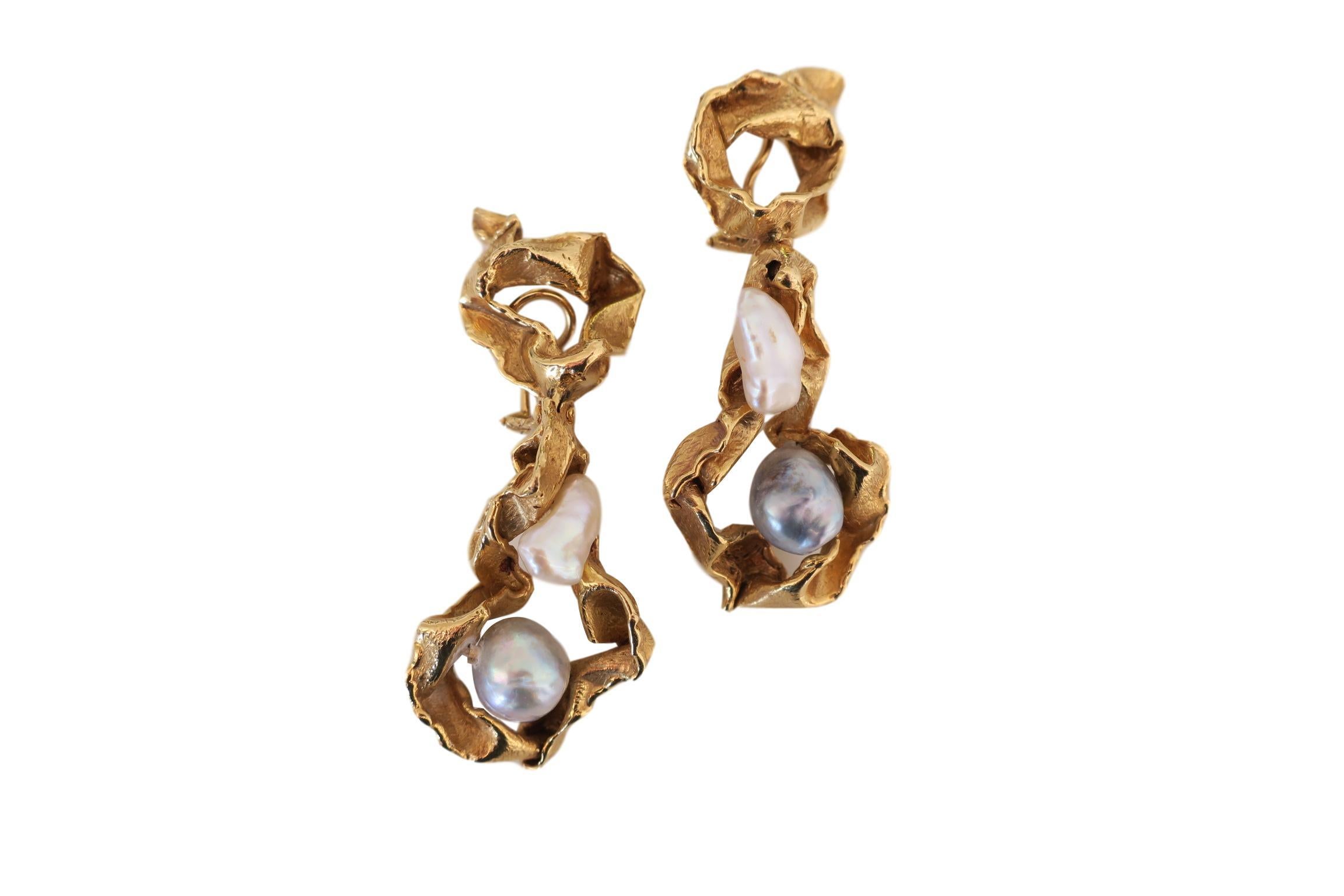Gilbert Albert Gold and Pearl Long Earrings In Excellent Condition In Cincinnati, OH