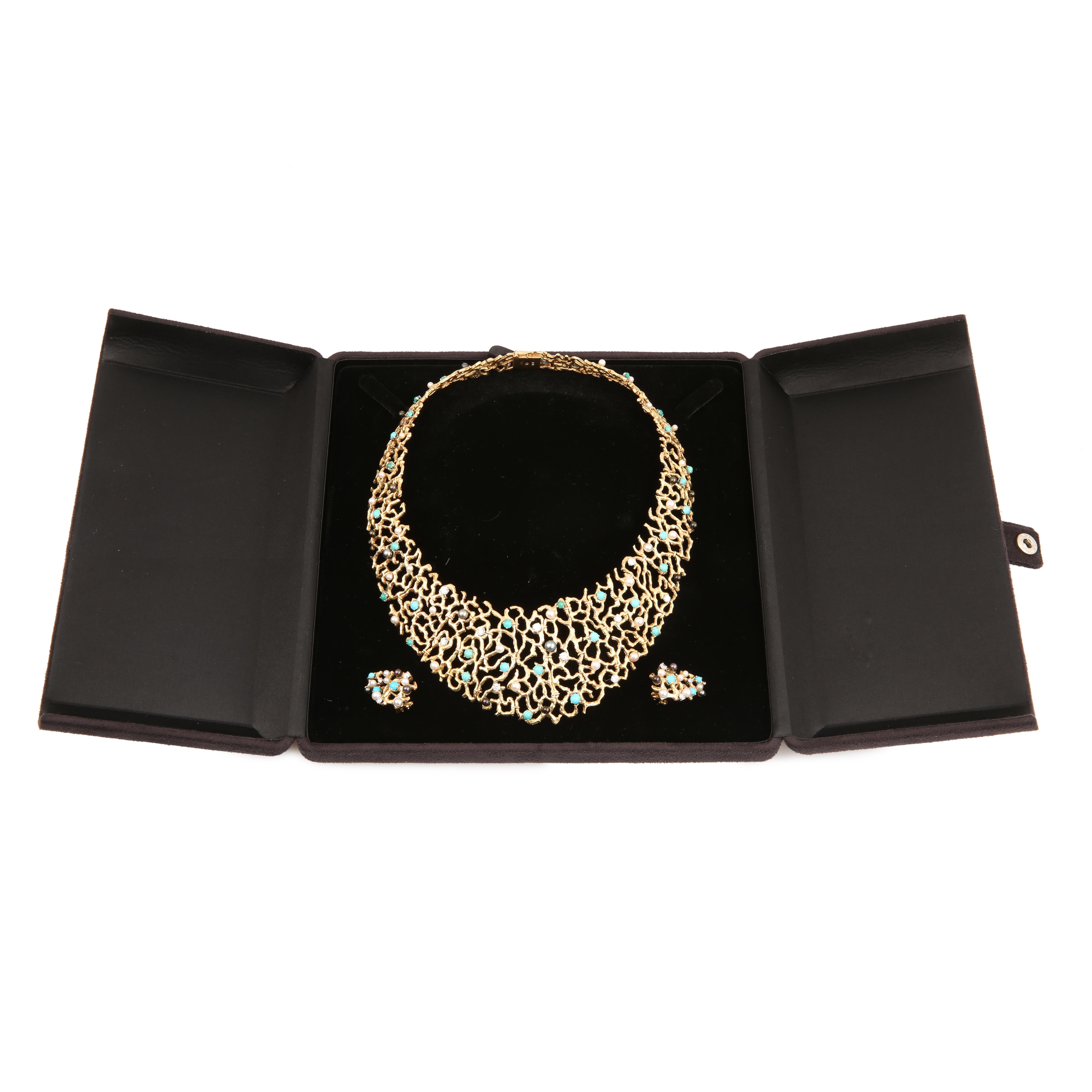 Halskette aus 18 Karat Gelbgold mit halber gefasster Türkis-Diamanten und Perlen von Gilbert Albert im Angebot 1