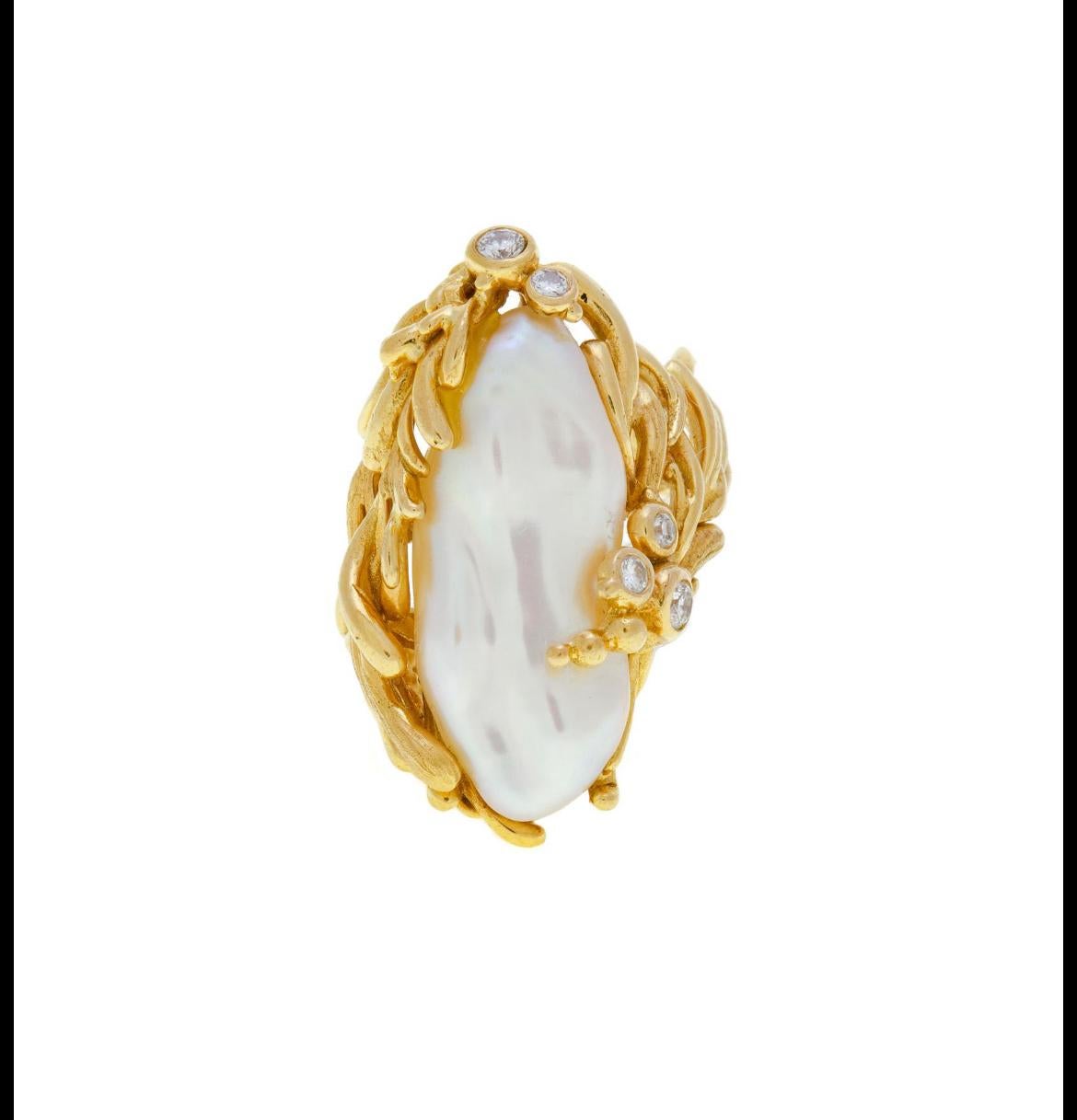 Sculptural Modernist Ring in 18K Gold, Mother of Pearl, Diamonds - Signed Gilbert Albert - Circa 1970