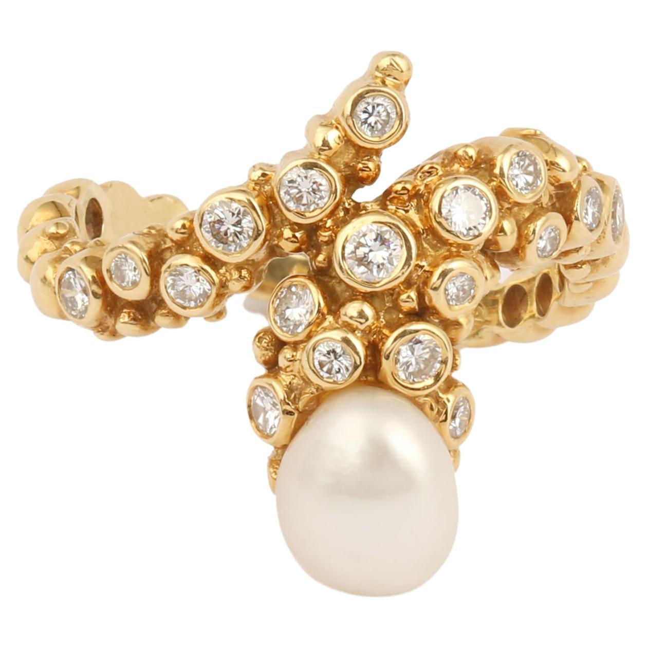 Gilbert Albert Bague serpent en or jaune 18 carats avec perles et diamants en vente