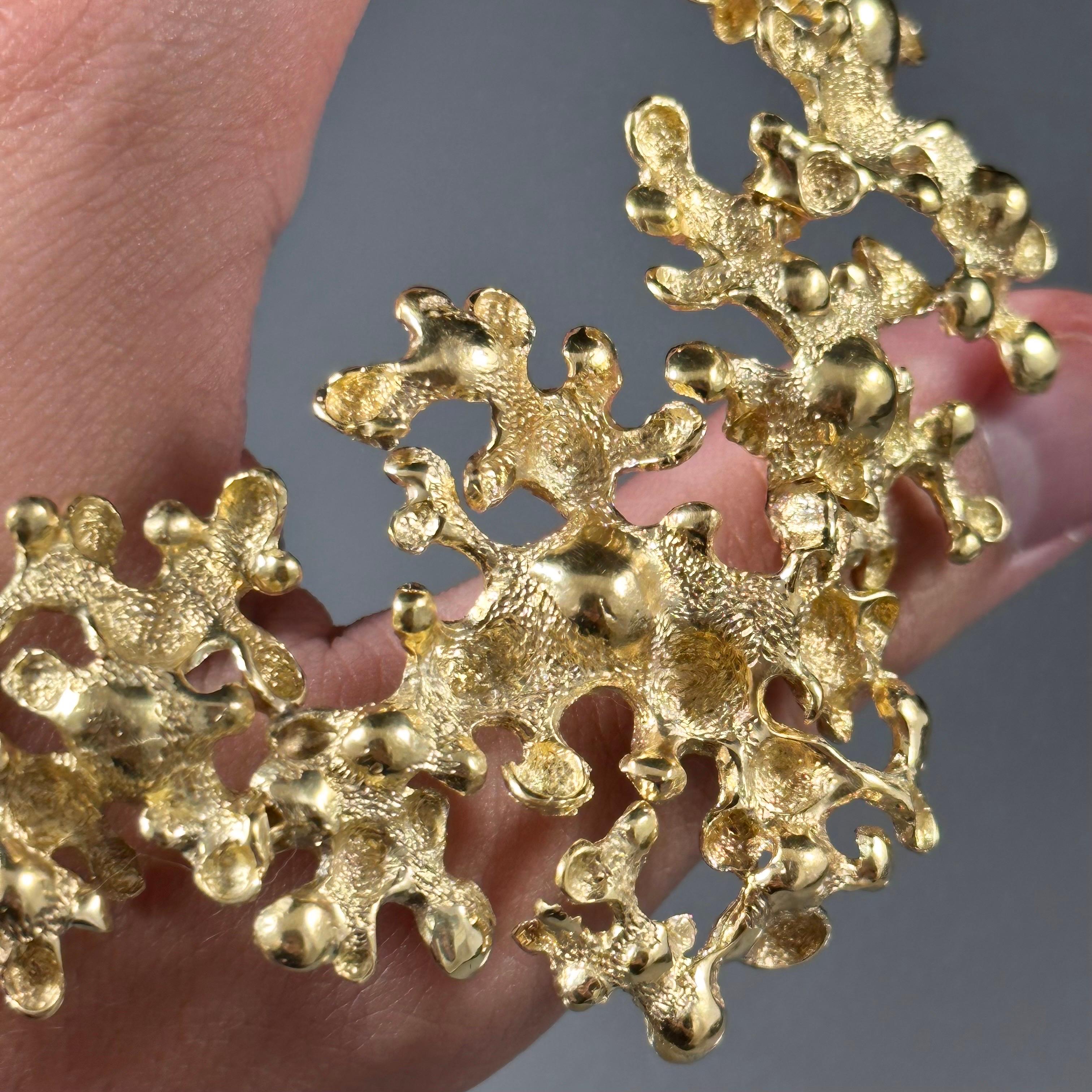 Gilbert Albert, collier bib ajouré vintage en or jaune avec fleurs Botryoidales, années 1970 en vente 7