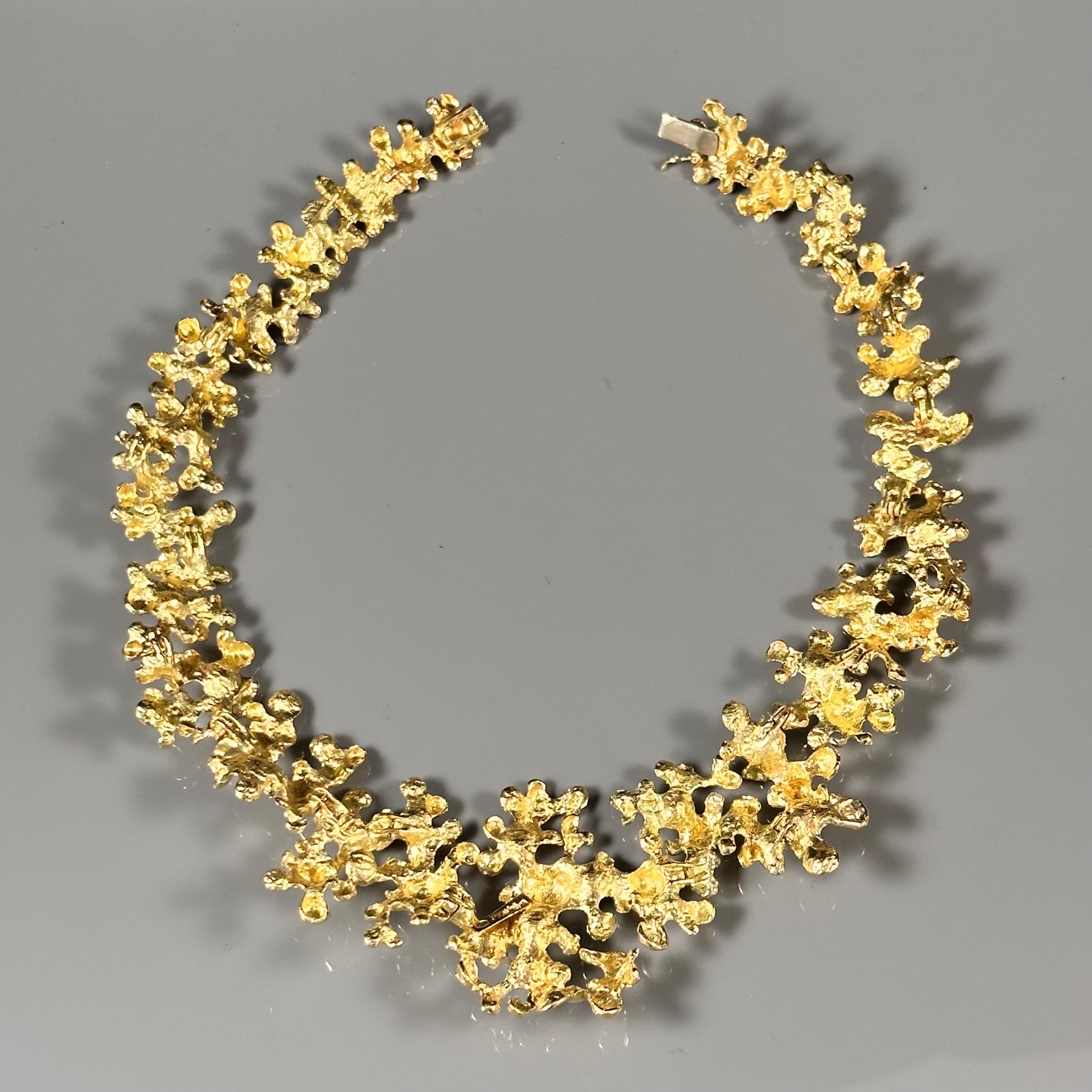 Gilbert Albert, collier bib ajouré vintage en or jaune avec fleurs Botryoidales, années 1970 en vente 3