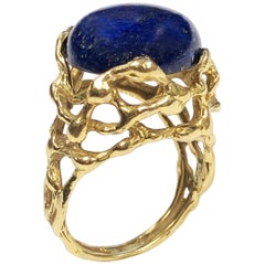 Bague moderniste en or jaune et lapis Gilbert Albert