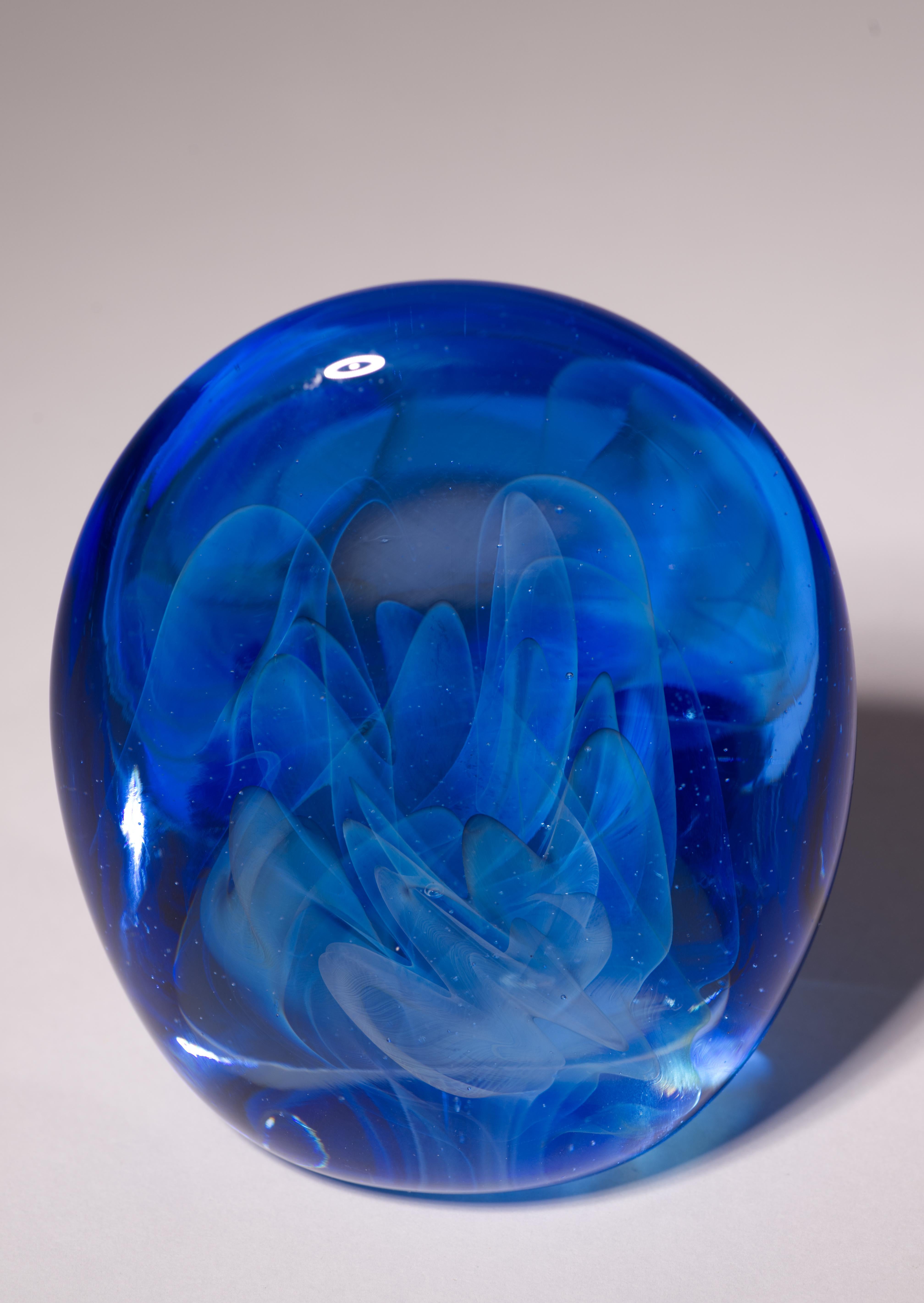 Sculpture ou presse-papiers en verre veiled Gilbert Johnson, Studio Art Glass en vente 1