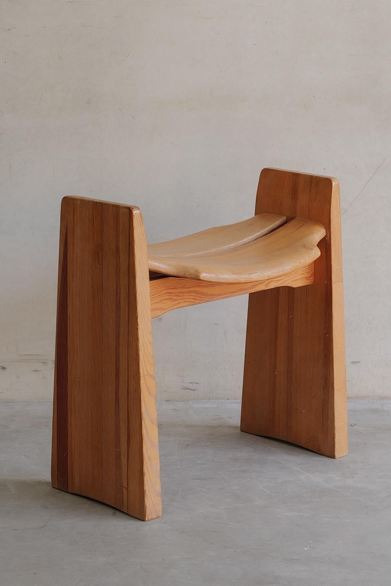 Hocker, Kiefer, Furusnickaren, Gilbert Marklund, Schweden, 1970er Jahre (Schwedisch) im Angebot