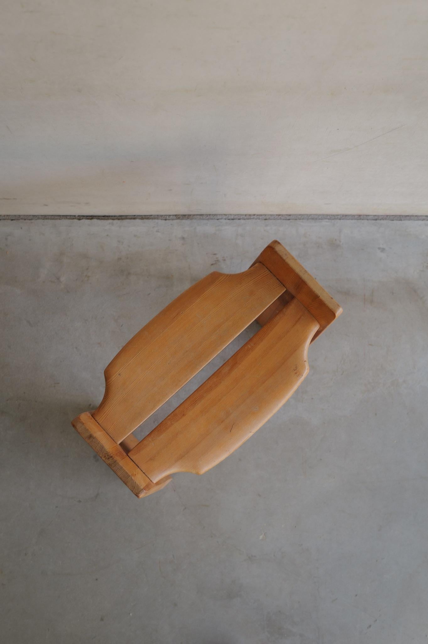 Hocker, Kiefer, Furusnickaren, Gilbert Marklund, Schweden, 1970er Jahre (Ende des 20. Jahrhunderts) im Angebot