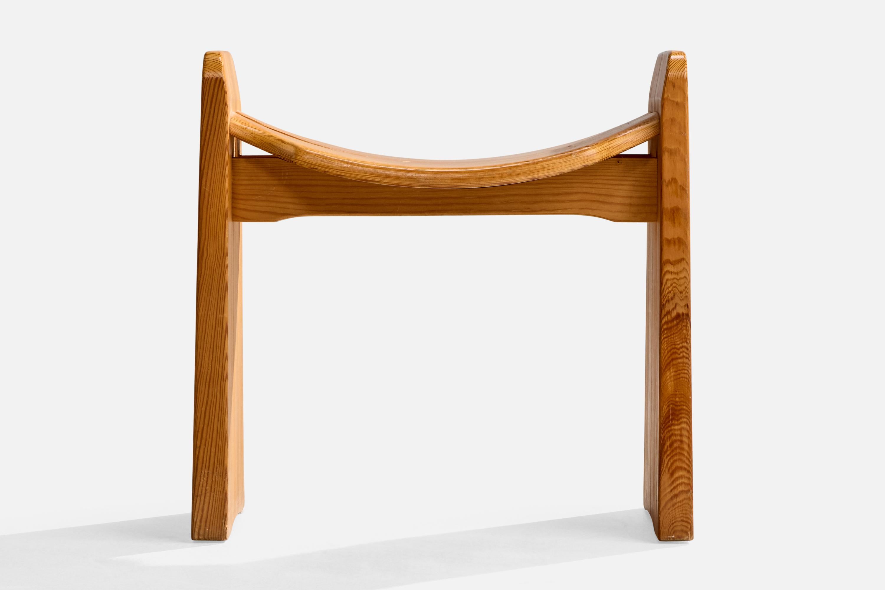 Suédois Gilbert Marklund, Stool, Pine, Sweden, 1970s en vente