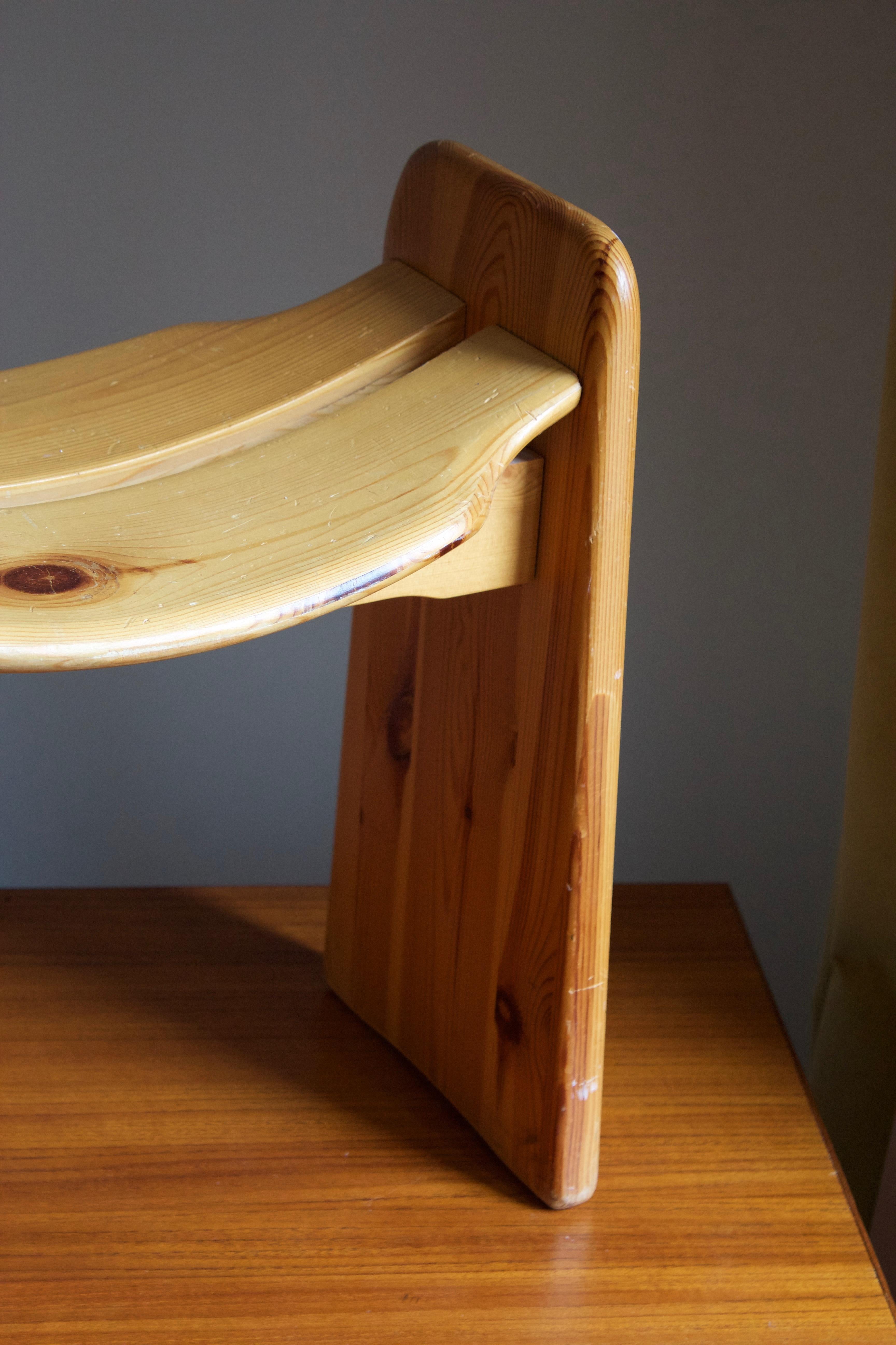 Gilbert Marklund, Stool, Sculpted Solid Pine, Furusnickaren, 1970s, Sweden In Good Condition In High Point, NC