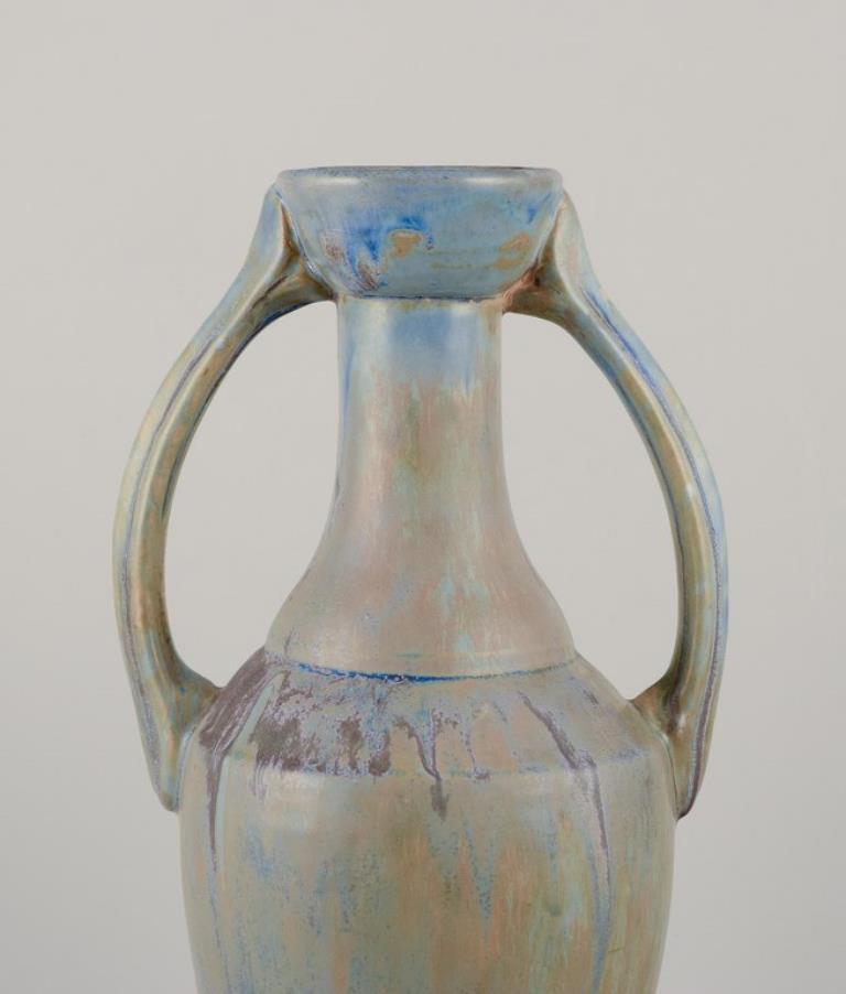 Français Gilbert Méténier, céramiste français. Grand vase impressionnant en céramique avec poignées. en vente