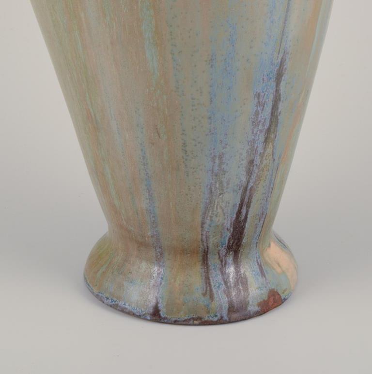 Début du 20ème siècle Gilbert Méténier, céramiste français. Grand vase impressionnant en céramique avec poignées. en vente