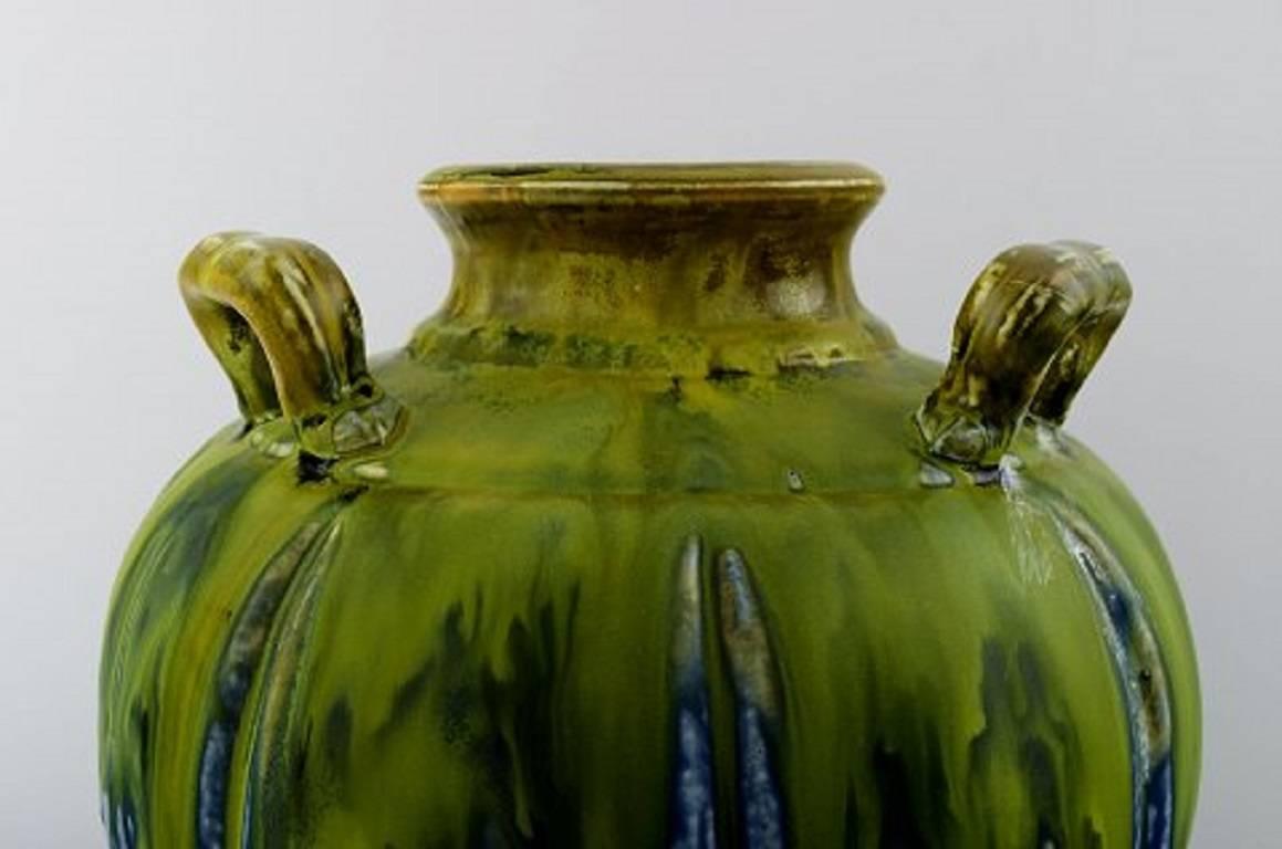 Art déco Gilbert Metenier, céramiste français, vase Art Déco avec poignées en bleu et vert