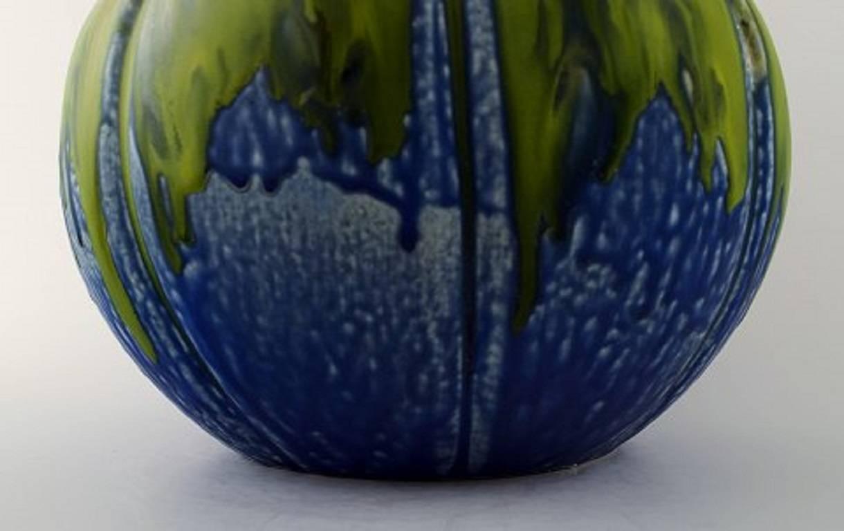Français Gilbert Metenier, céramiste français, vase Art Déco avec poignées en bleu et vert