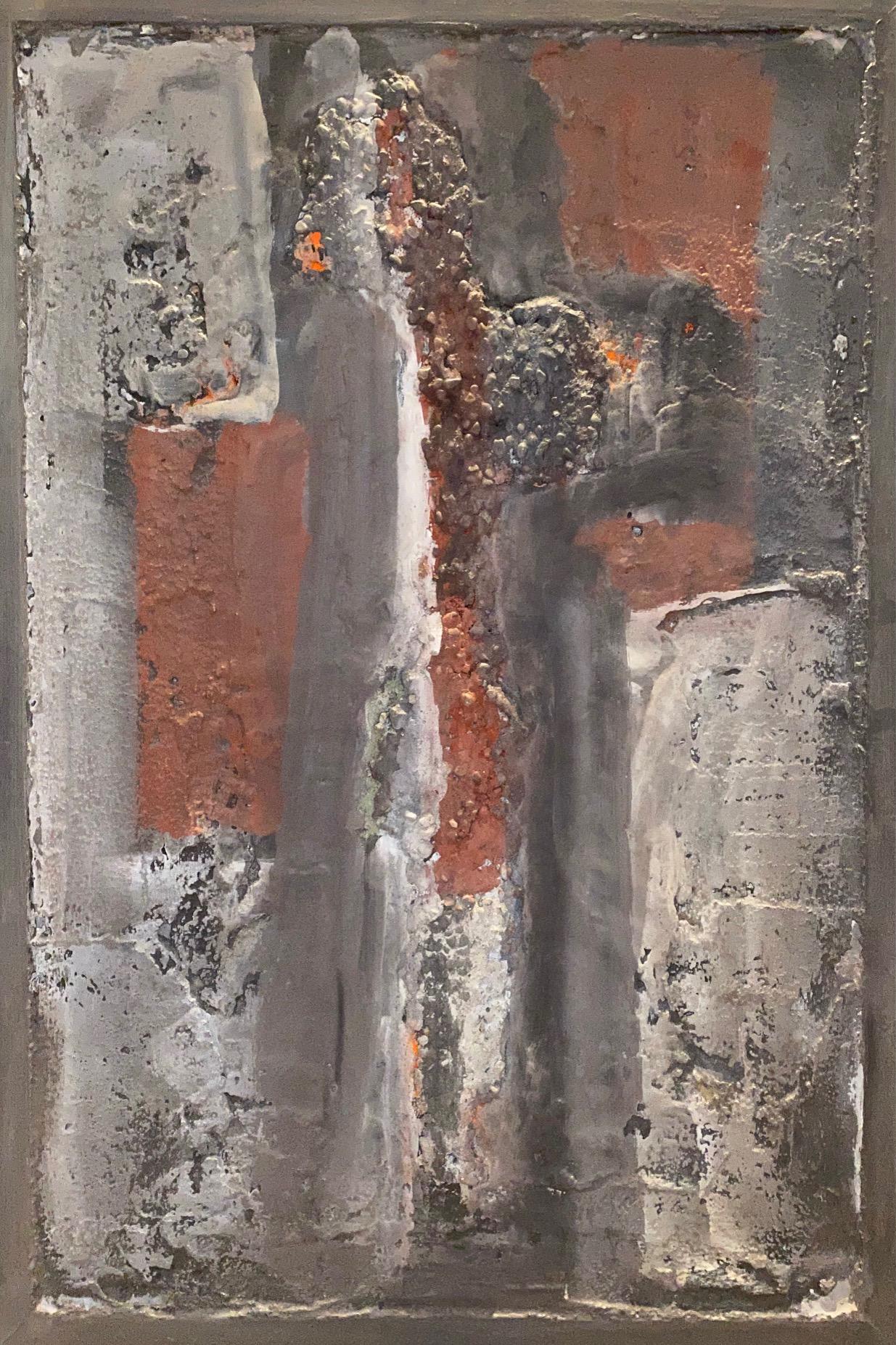 "Art in motion" is a series that offers artworks working with matter; concrete, cement, plaster, mortar, and natural pigments. These works are intended to be exhibited in several ways. Either on the wall thanks to their hanging system on the back,