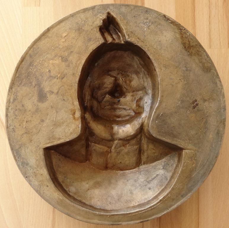 Gilbert POILLERAT  (1902-1988)
Sitting Bull

Original bronze sculpture with natural patina
Signed with the monogram signature in the bronze
Dated (19)76
24 cm diameter (c. 10 inch) and 5 cm depth (c. 2 inch)

INFORMATION : Created in 1976 this