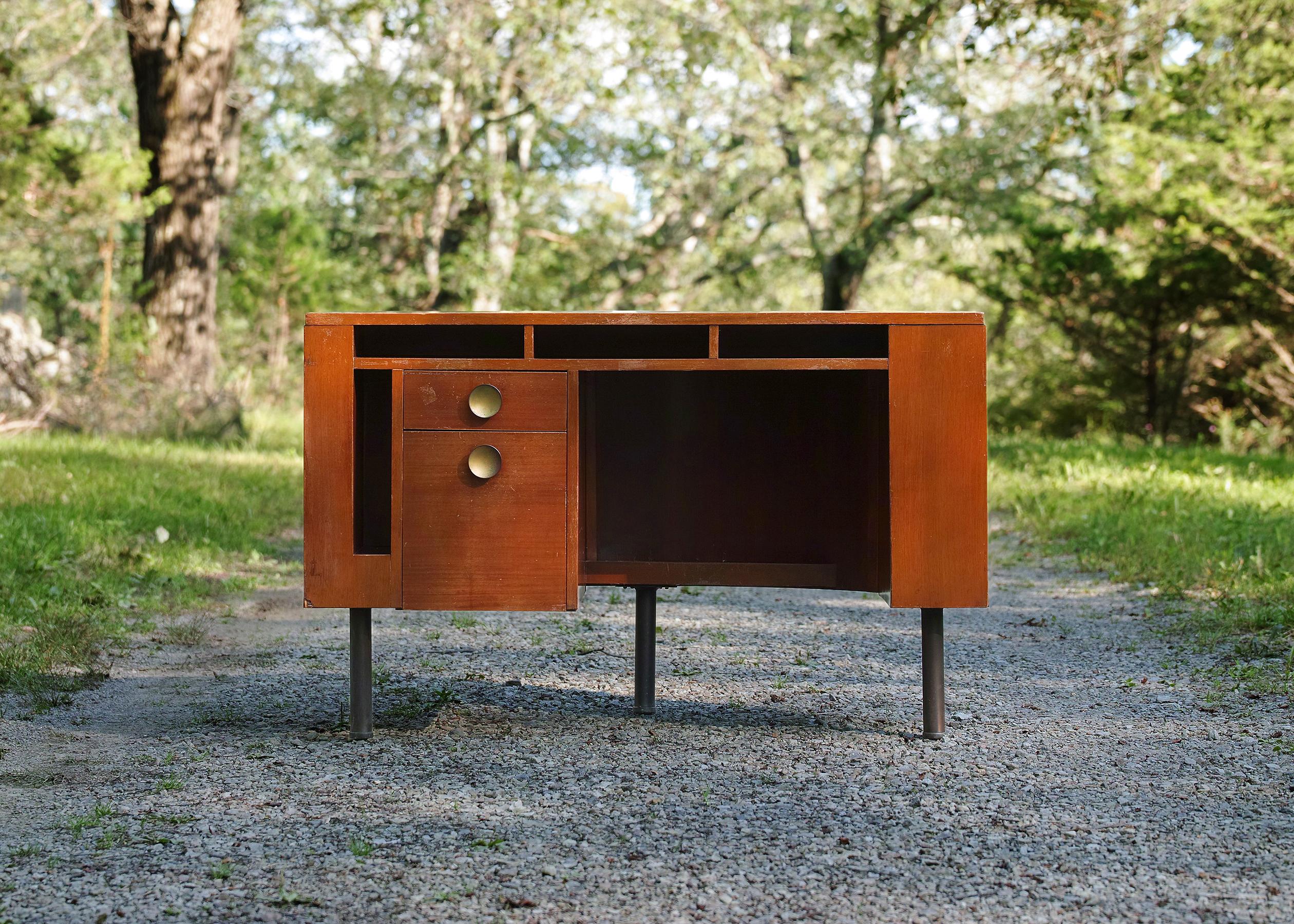 For your consideration is this rare Gilbert Rohde EOG No. 17 Receptionist Desk manufactured by Herman Miller in the 1940s. The desk is in original, unrestored condition. It's composed of walnut veneer with original drawer pulls and original bronze
