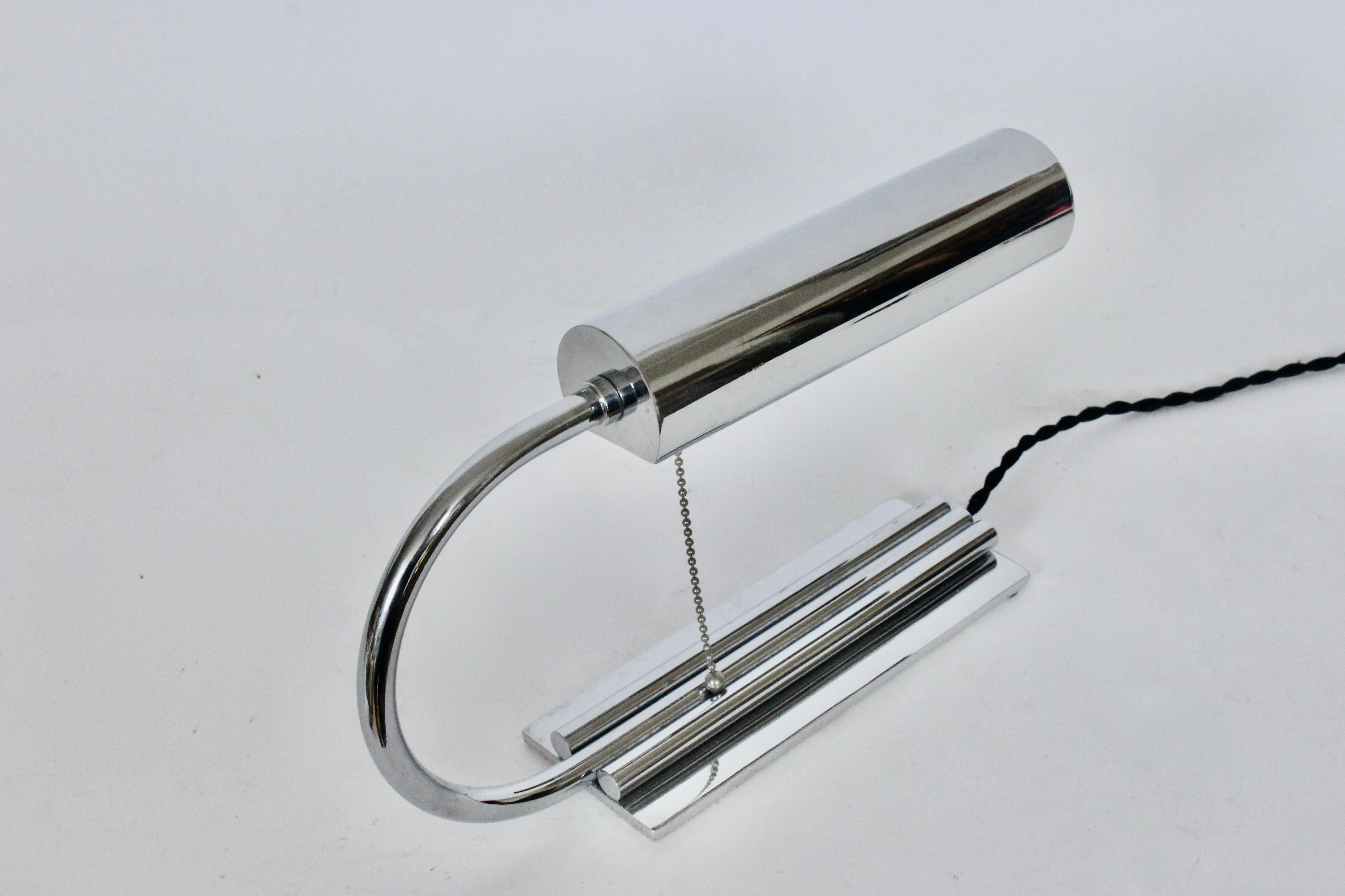 Machine Age Gilbert Rhode Style Chrome Plated Desk Lamp, 1940s For Sale