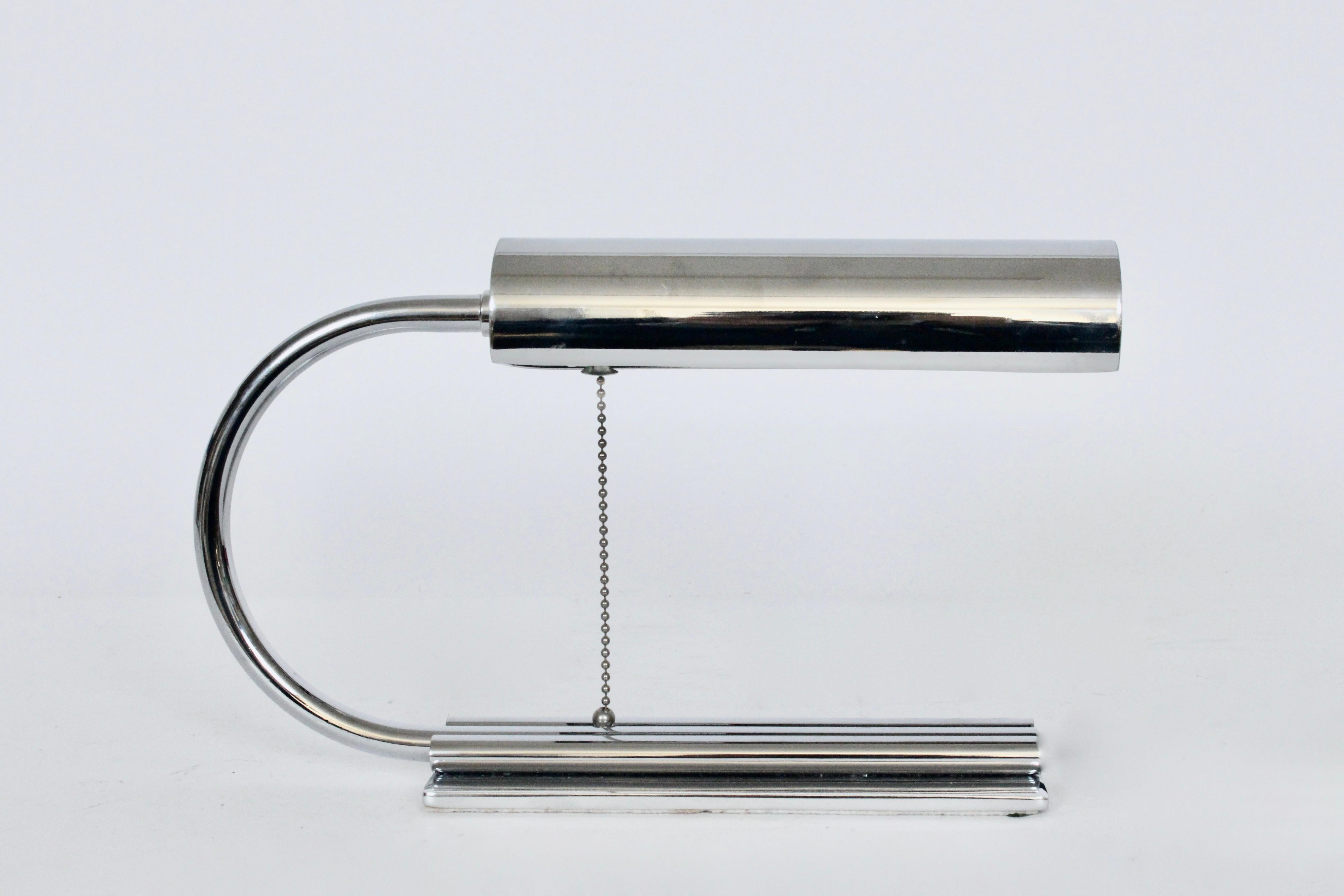 Mid-20th Century Gilbert Rhode Style Chrome Plated Desk Lamp, 1940s For Sale