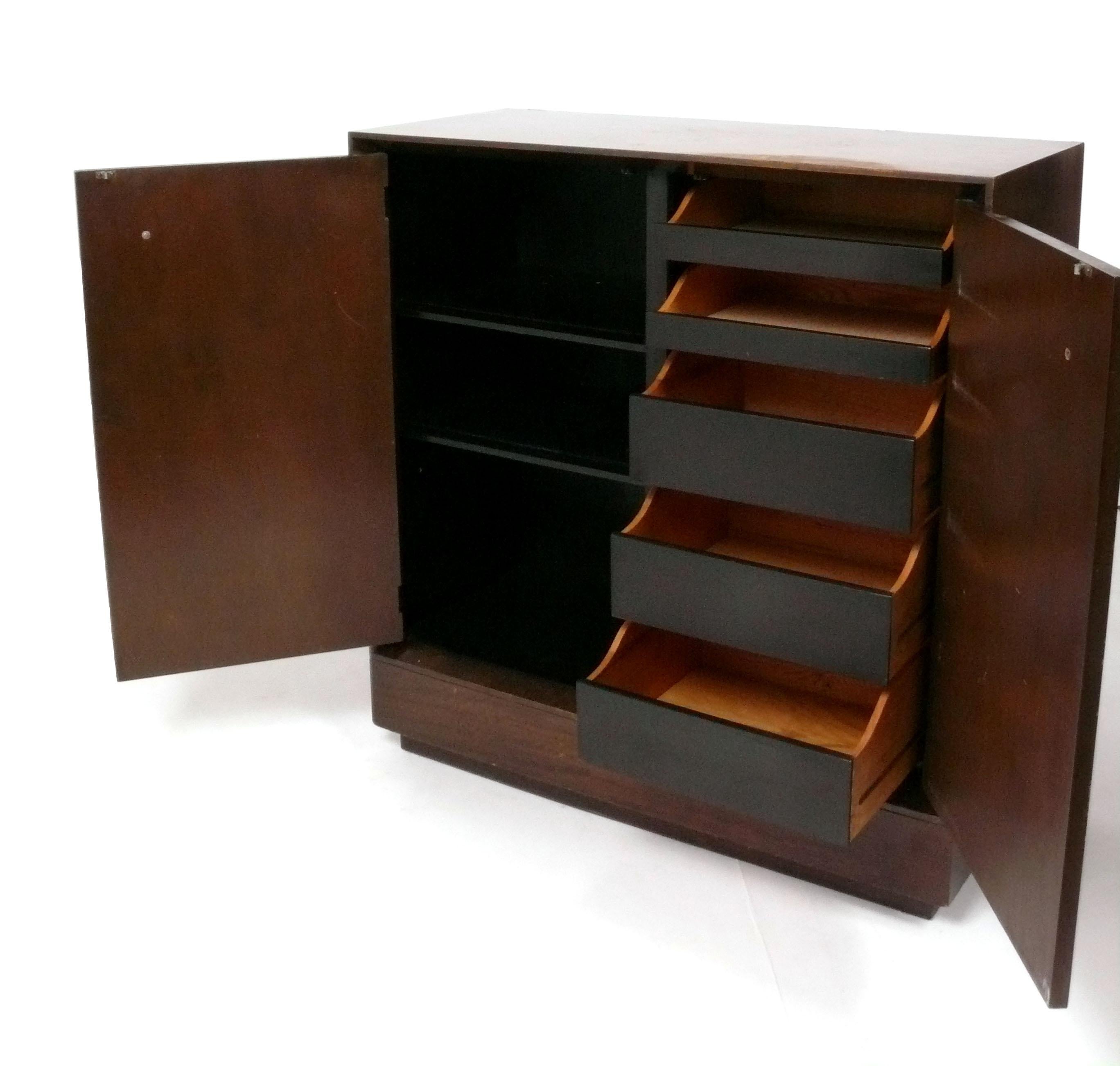 Art Déco Gilbert Rohde Art Deco Armadio o Cassapanca Raffinato Herman Miller in vendita