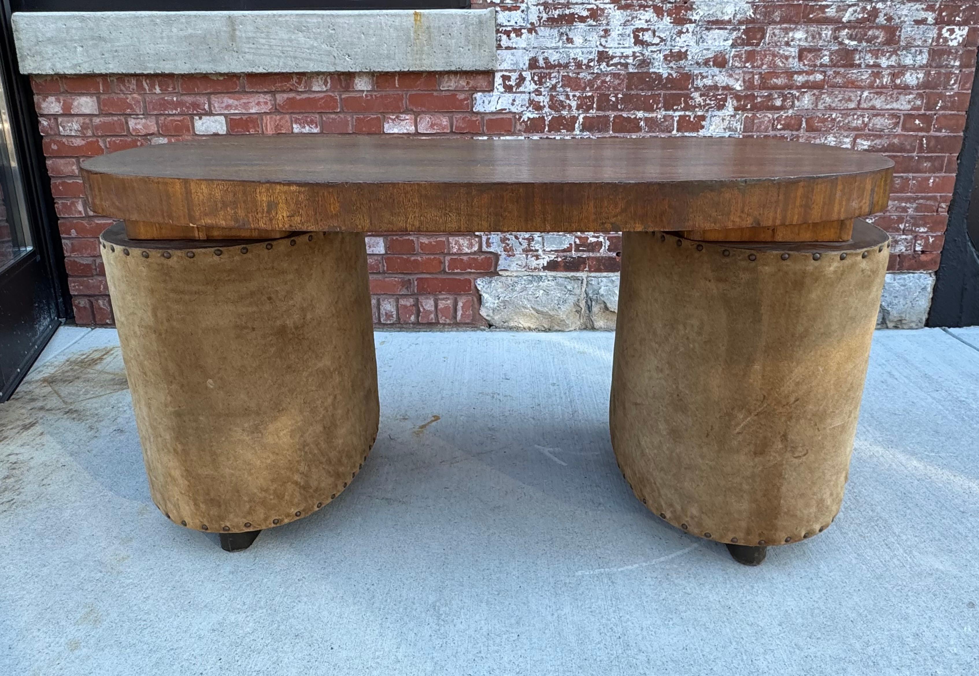Gilbert Rohde für Herman Miller Amorphe Niere Paldao Schreibtisch...Art Deco/Modernismus (Messing) im Angebot