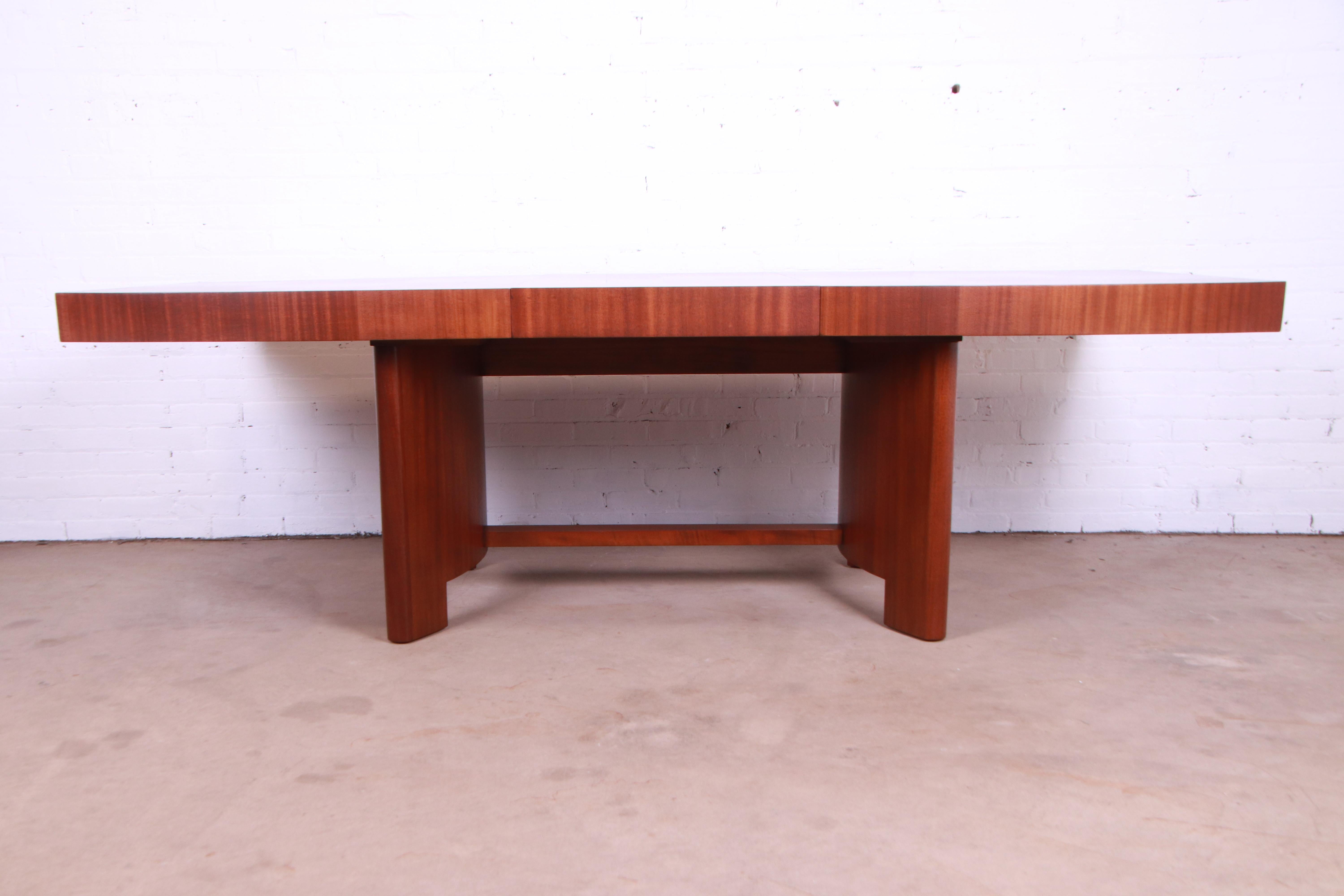 A stunning and rare Art Deco boat-shaped extension dining table

By Gilbert Rohde for Herman Miller.

USA, 1930s

Mahogany and maidou burl wood, uniquely arranged on the top in a checkerboard pattern.

Measures: 72