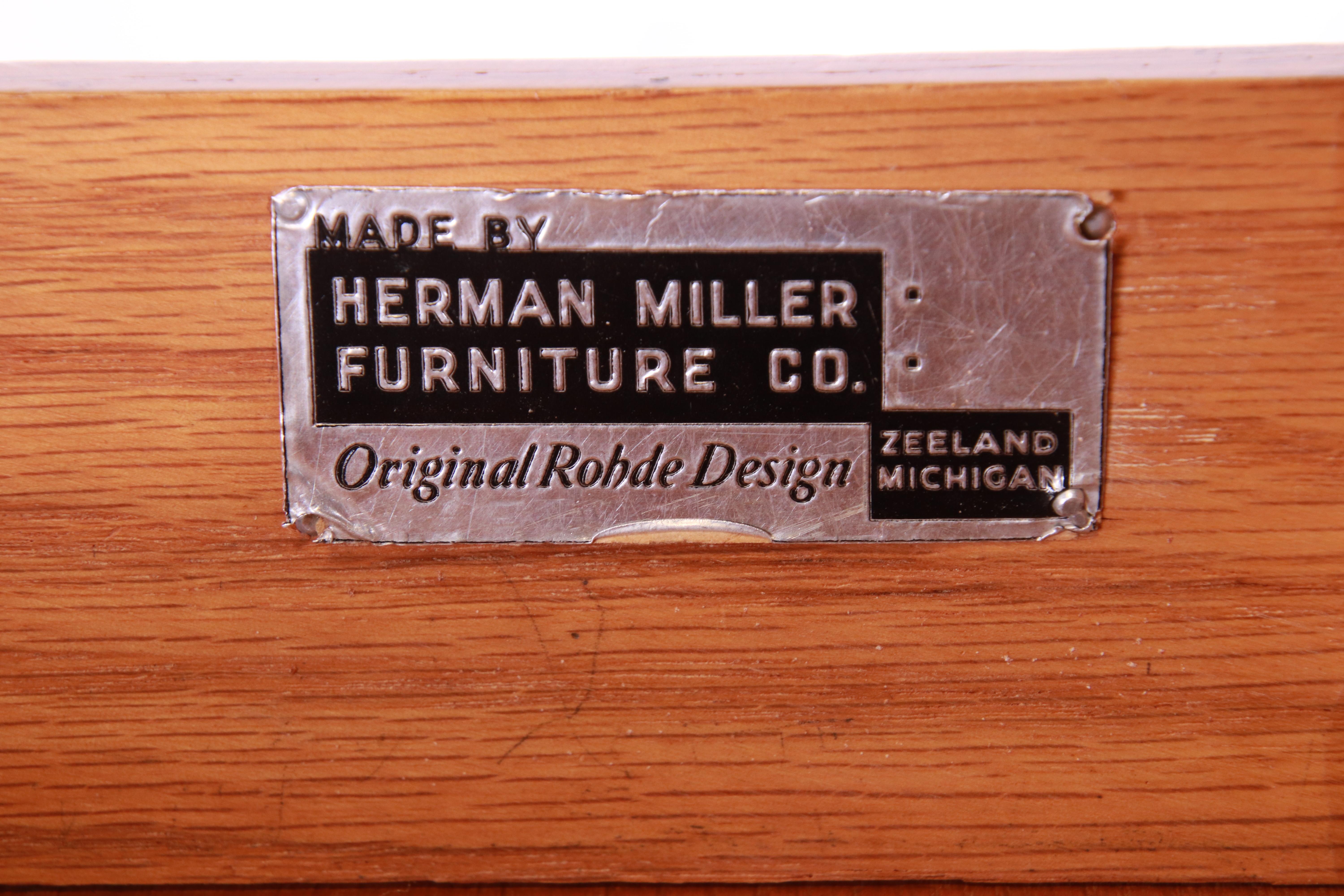 Gilbert Rohde for Herman Miller Art Deco Mahogany Nightstands, Newly Refinished For Sale 7