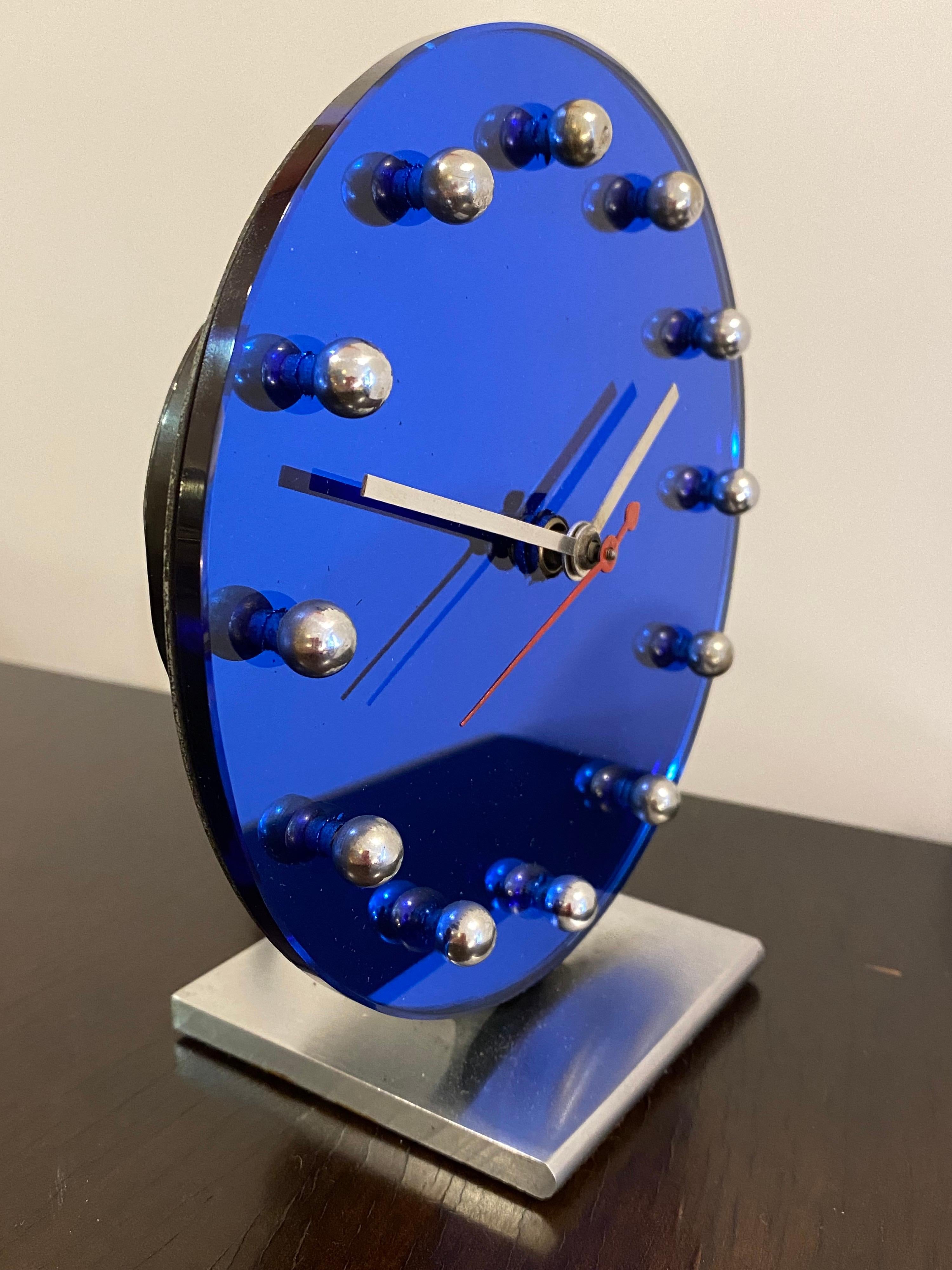 Gilbert Rohde for Herman Miller Blue Mirror Clock In Good Condition For Sale In Philadelphia, PA
