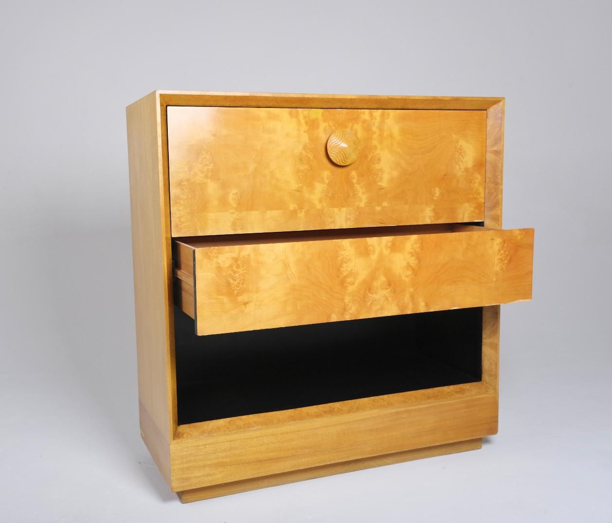 Gilbert Rohde para Herman Miller Escritorio secretario de gabinete en arce ojo de pájaro, 1940 Art Decó en venta