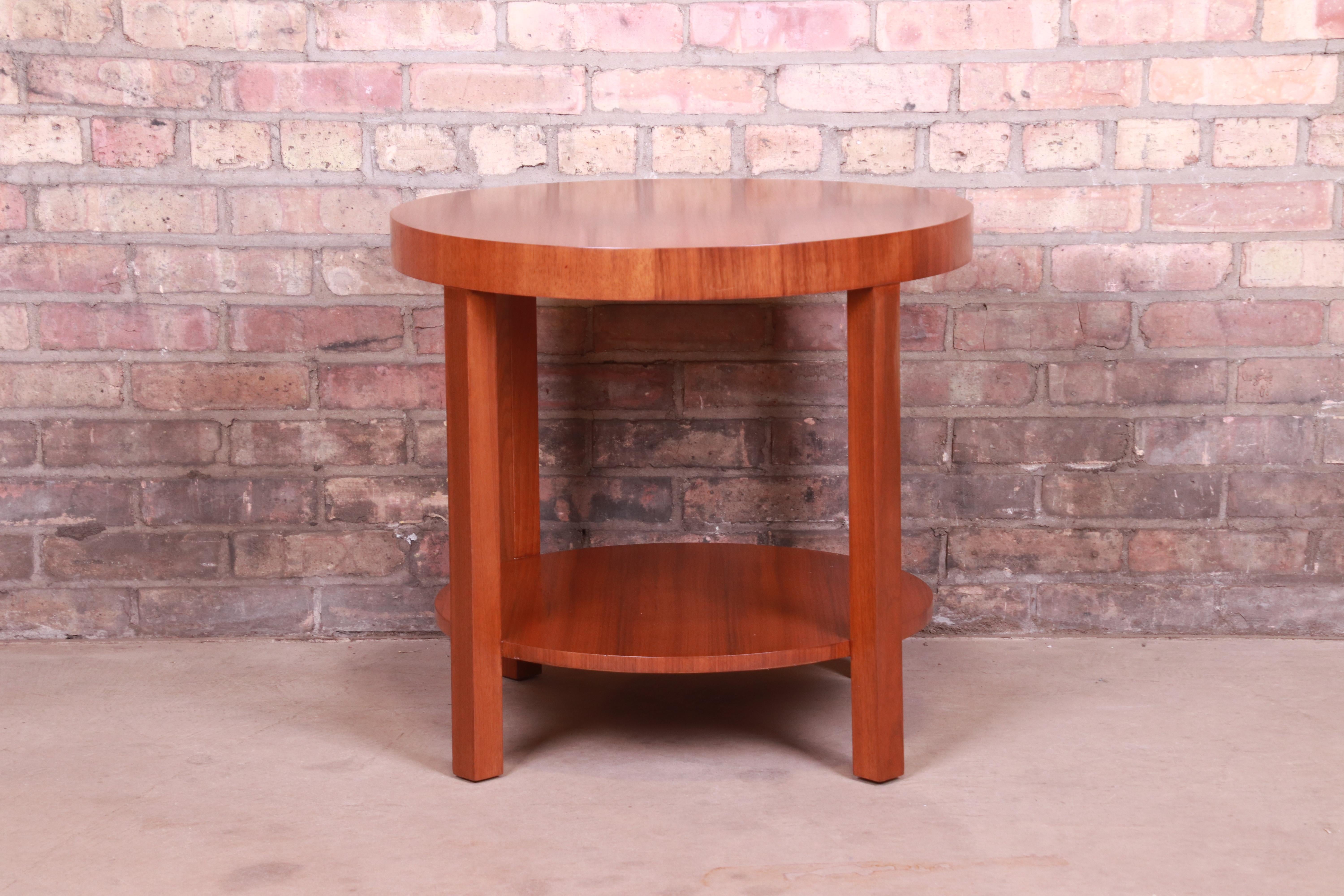 A gorgeous Mid-Century Modern walnut two-tier tea table or occasional side table

By Gilbert Rohde for Herman Miller,

USA, 1930s

Measures: 24