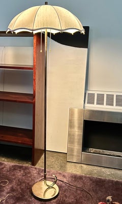 Gilbert Rohde para Mutual Sunset Lamp Company Lámpara de pie paraguas de latón, años 30