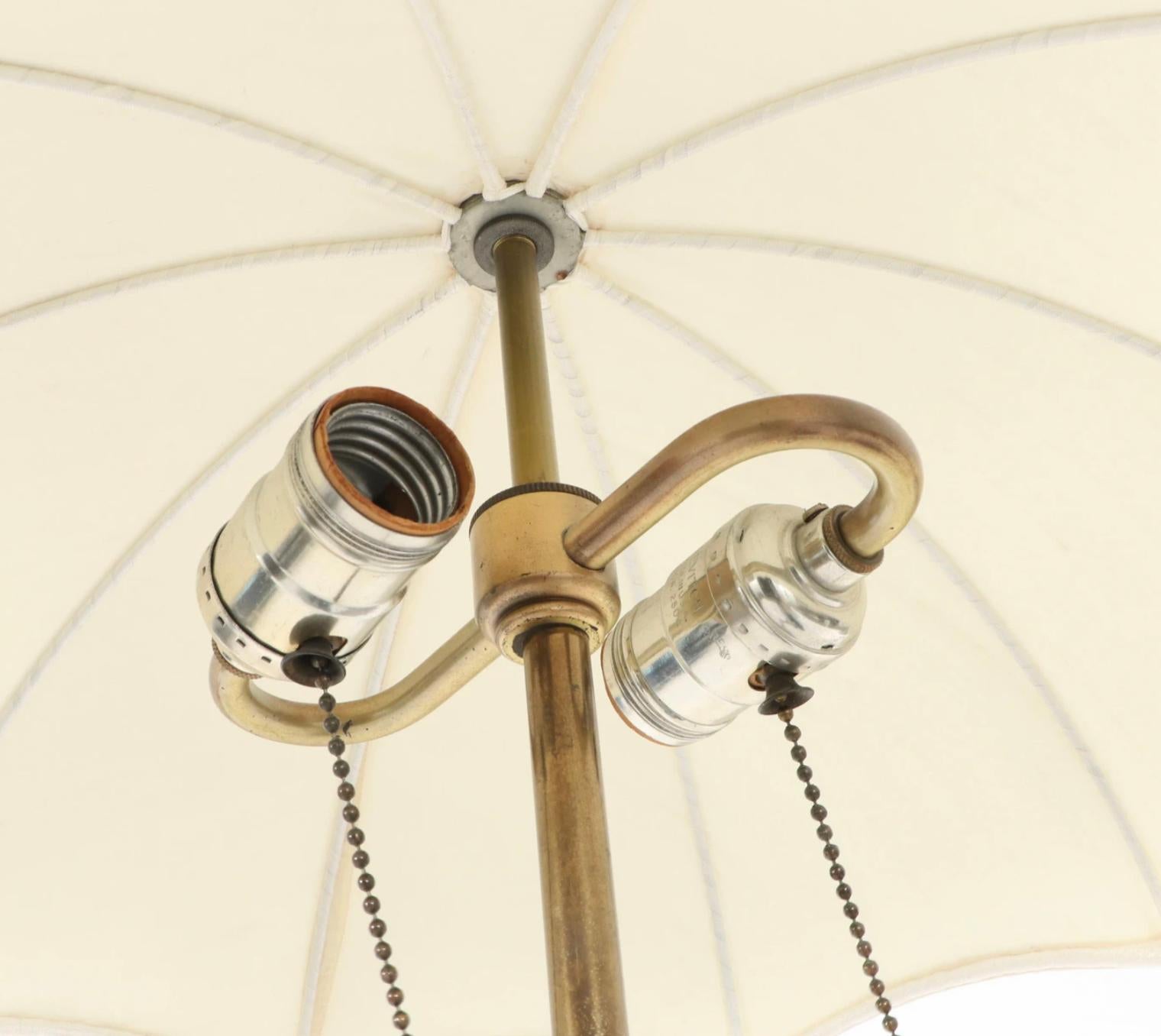 Schirm-Stehlampe aus Messing, Gilbert Rohde für Mutual Sunset Lamp Company, 1930er Jahre im Zustand „Gut“ im Angebot in Brooklyn, NY