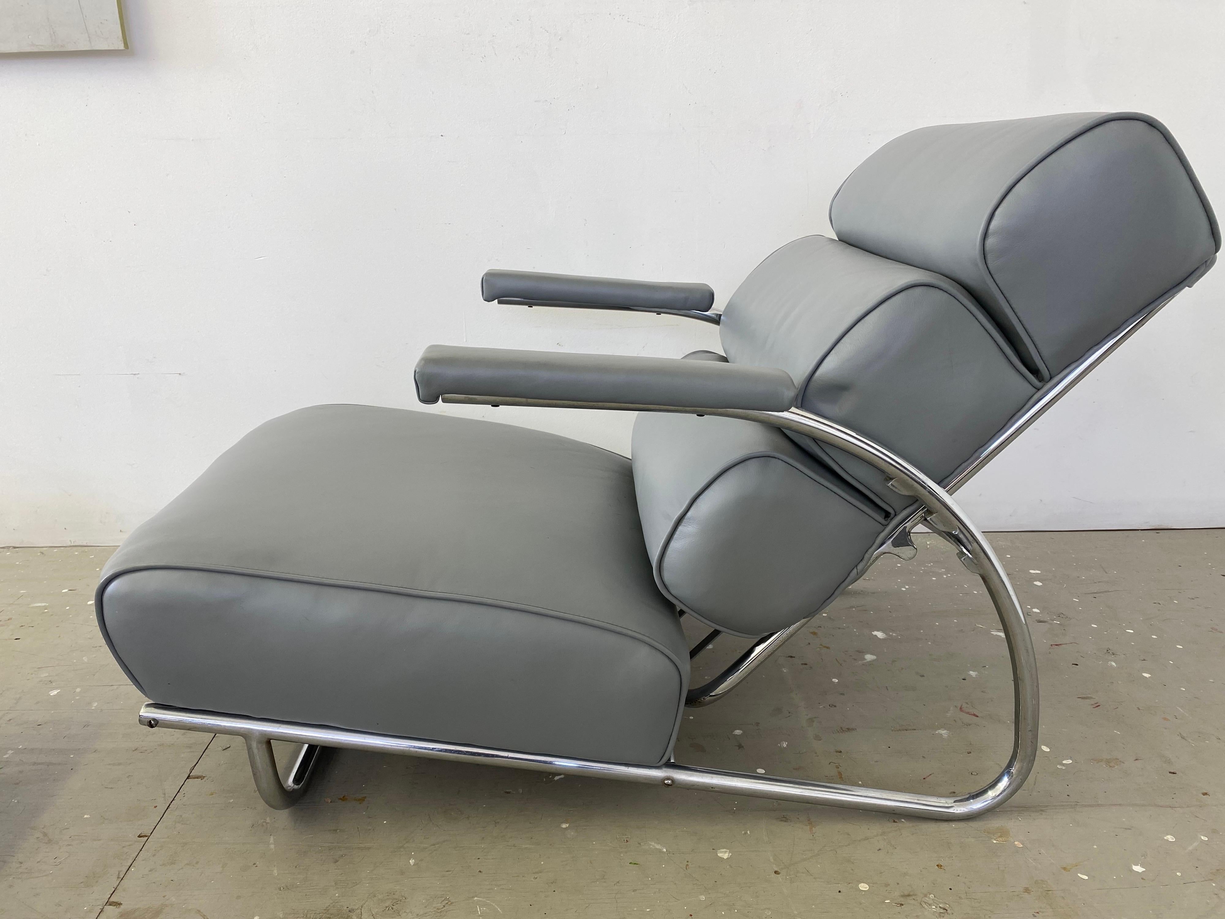 Gilbert Rohde for Troy Sunshade 3 Position Lounge Chair and Ottoman In Good Condition For Sale In Philadelphia, PA
