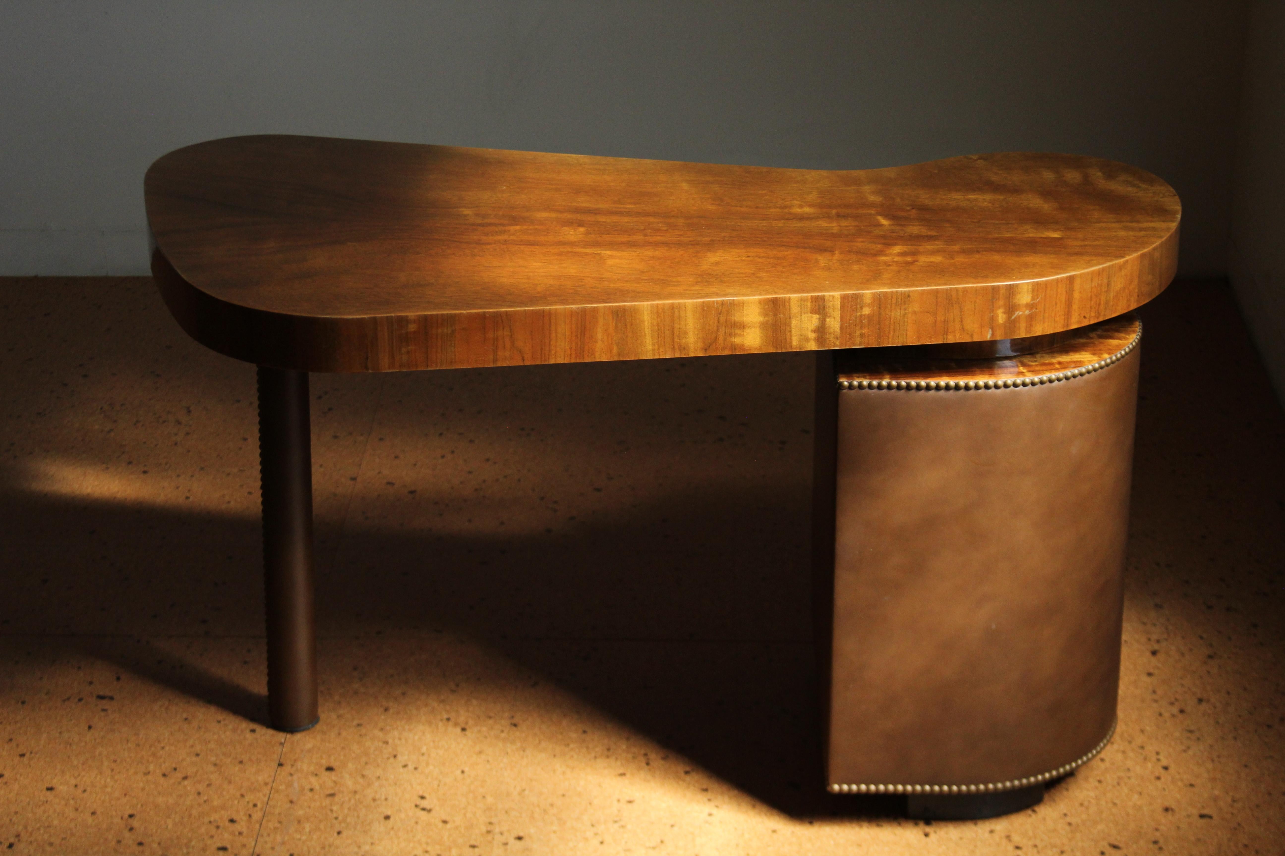 Gilbert Rohde Paldao “Ectoplastic” Desk for Herman Miller, 1940s For Sale 9