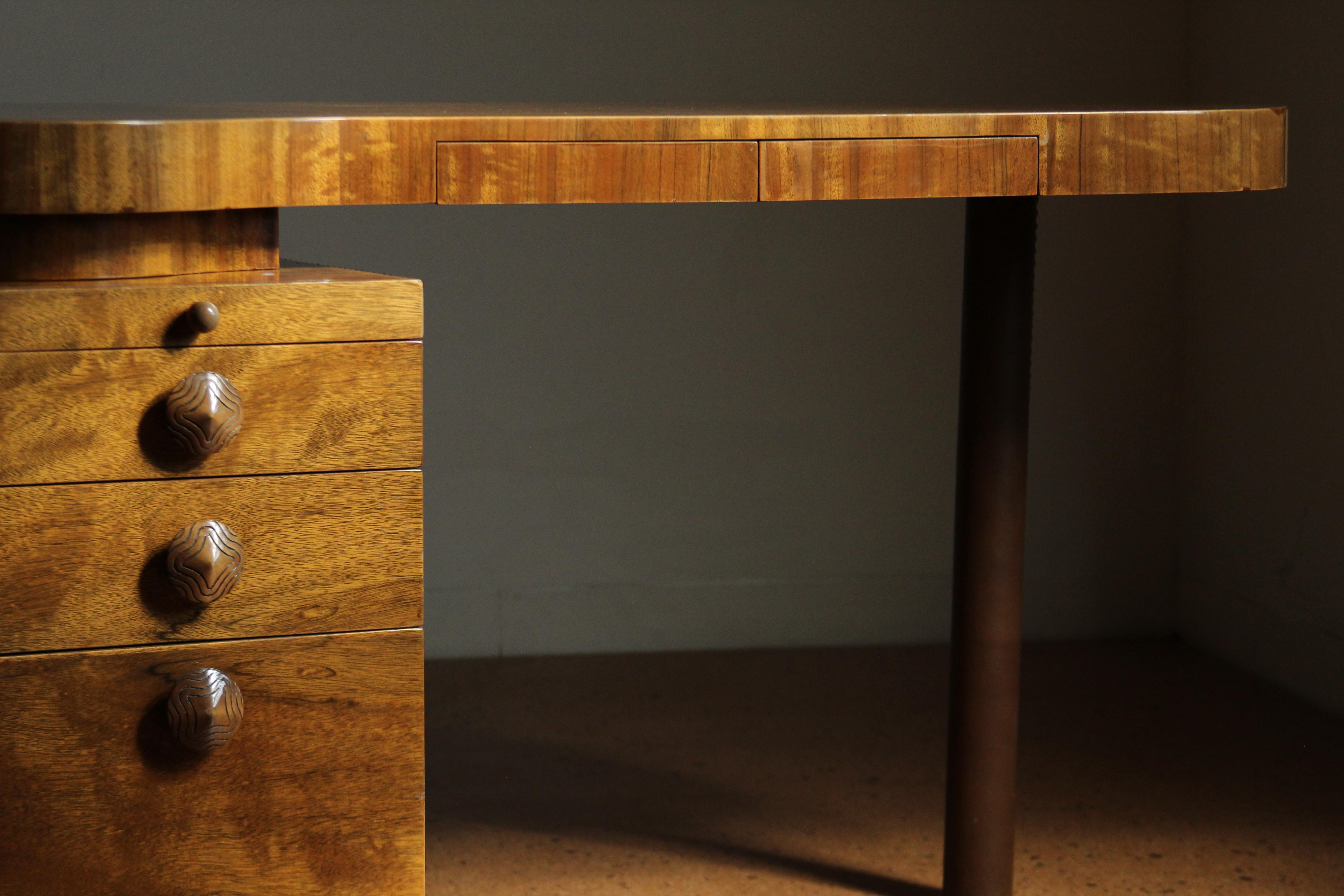 American Gilbert Rohde Paldao “Ectoplastic” Desk for Herman Miller, 1940s For Sale
