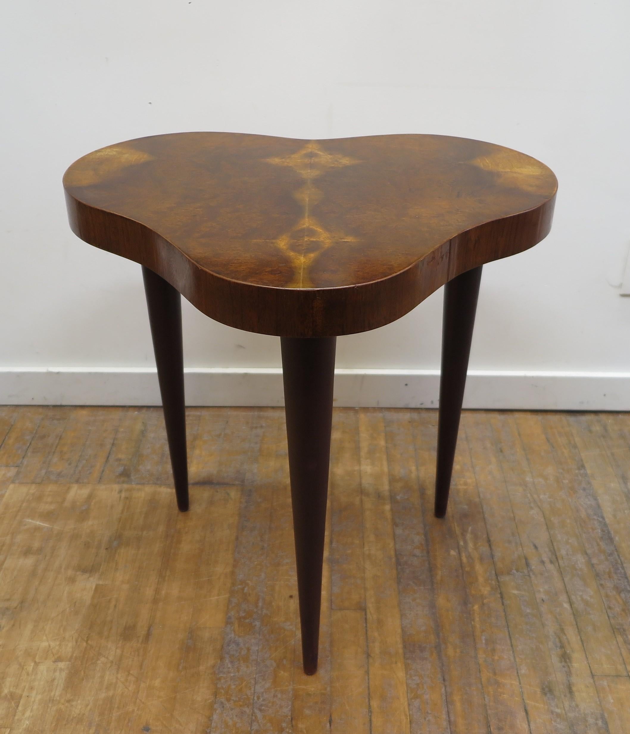 Gilbert Rohde Occasional Table Model 4187. Rare Gilbert Rohde Paldao Group biomorphic occasional table on tapered leatherette wrapped legs having the table top of book matched acacia veneer. A fantastic collectable Gilbert Rodhe for Herman Miller