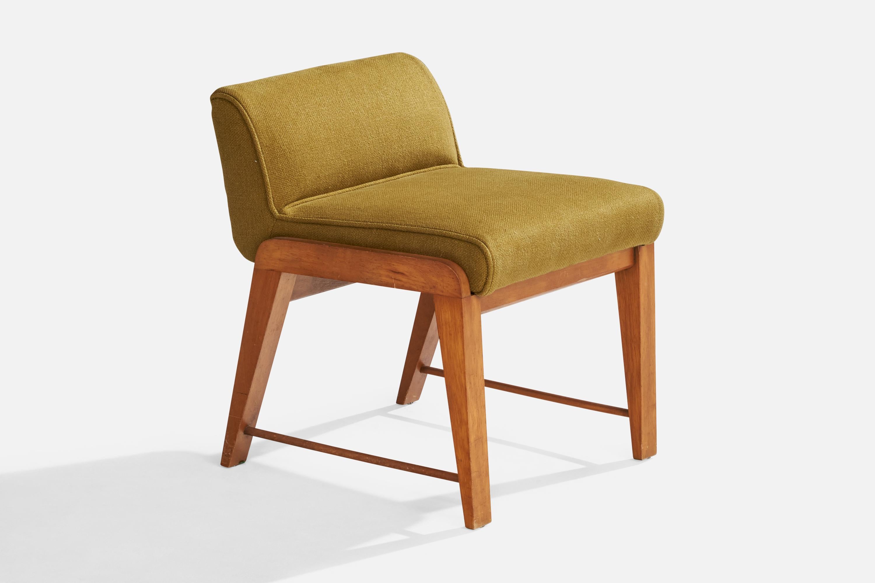 Tabouret en acajou et tissu vert conçu par Gilbert Rohde et produit par Herman Miller, États-Unis, vers les années 1940.

Dimensions : 22.5