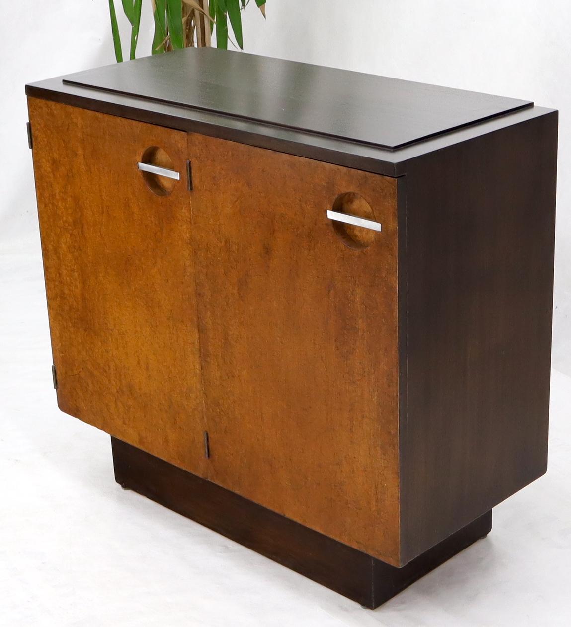 Américain Gilbert Rohde Streamline Art Deco Cabinet Credenza Server en vente