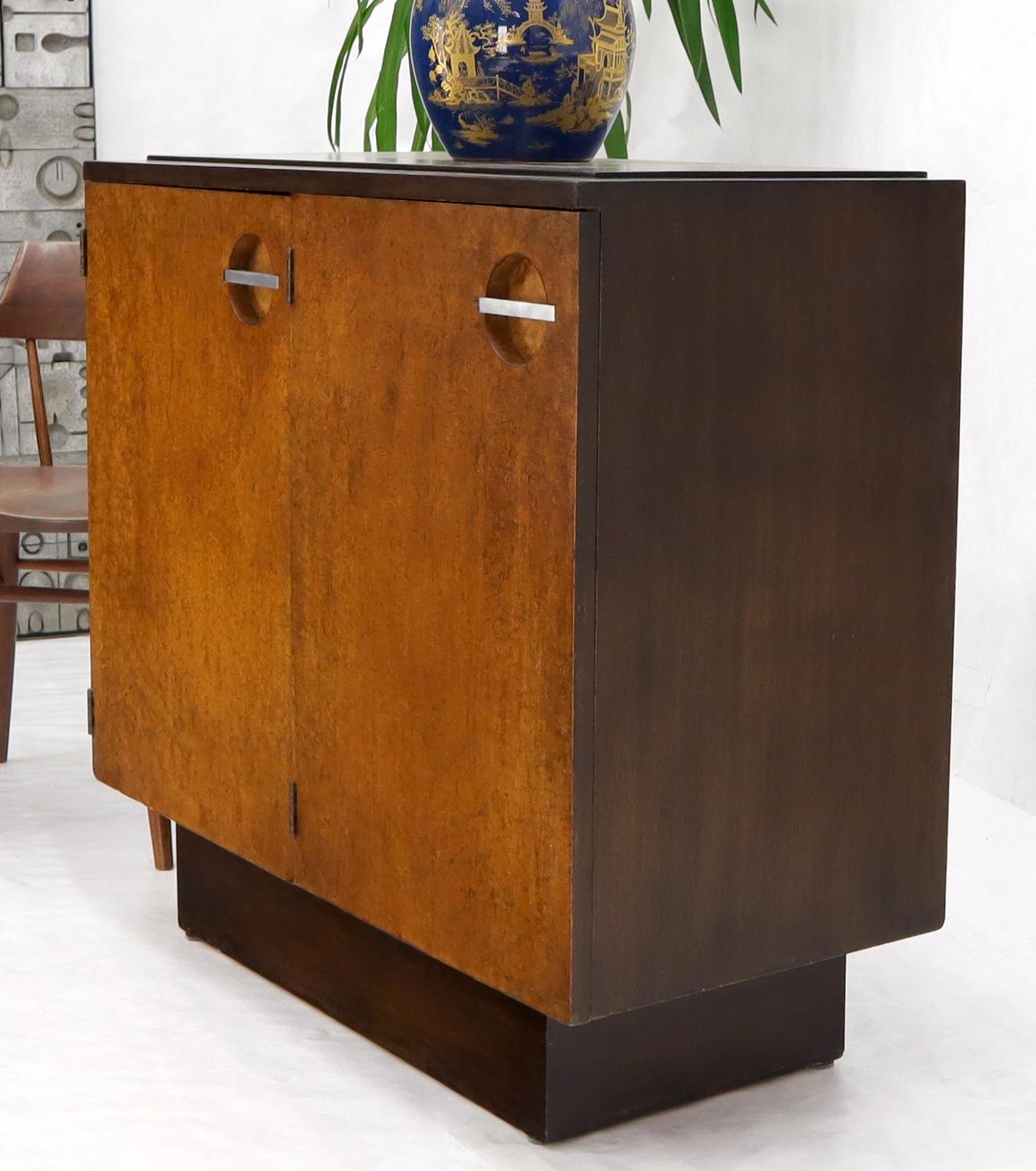 Acajou Gilbert Rohde Streamline Art Deco Cabinet Credenza Server en vente