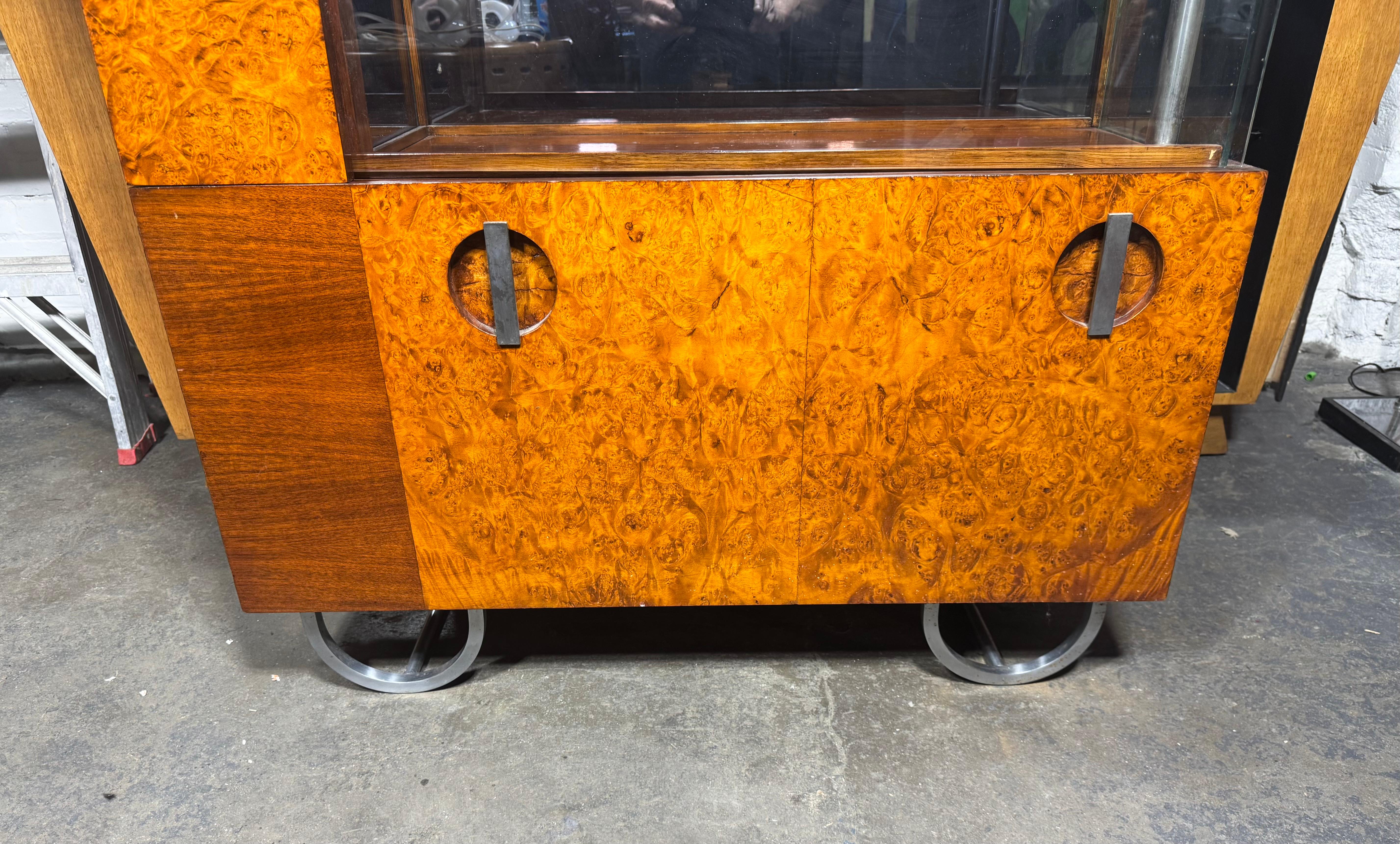 Art Déco Gilbert Rohde Streamline Art Deco Cabinet, Display, Bar , Herman Miller c.C. in vendita