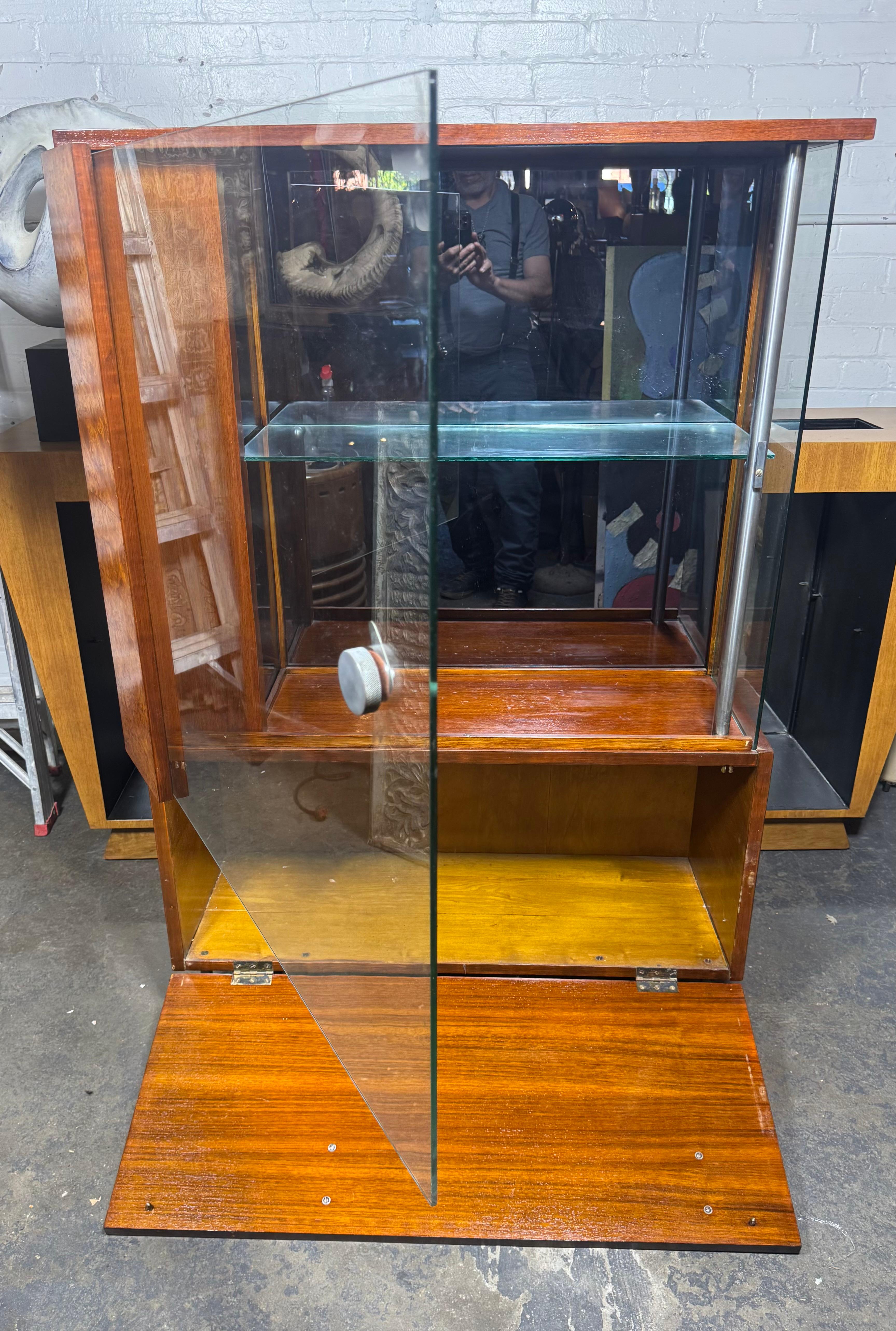 Acciaio inossidabile Gilbert Rohde Streamline Art Deco Cabinet, Display, Bar , Herman Miller c.C. in vendita