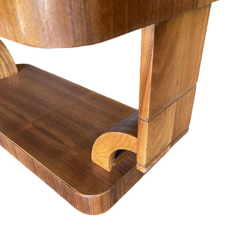 Milieu du XXe siècle Table basse Art déco Gilbert Rohde avec plateau en verre cobalt en vente