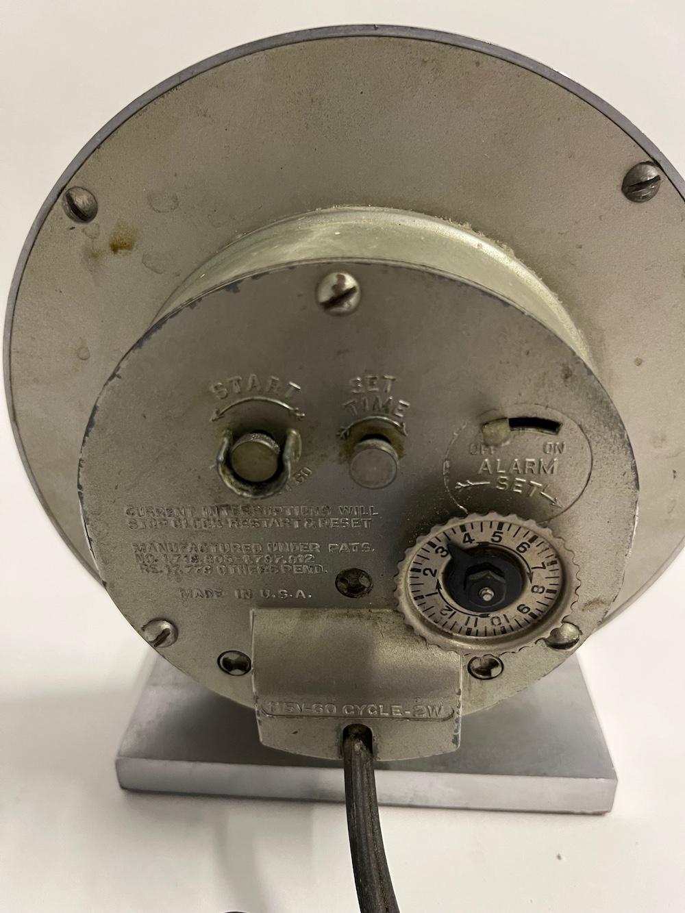Americano Orologio da tavolo Gilbert Rohde in vendita