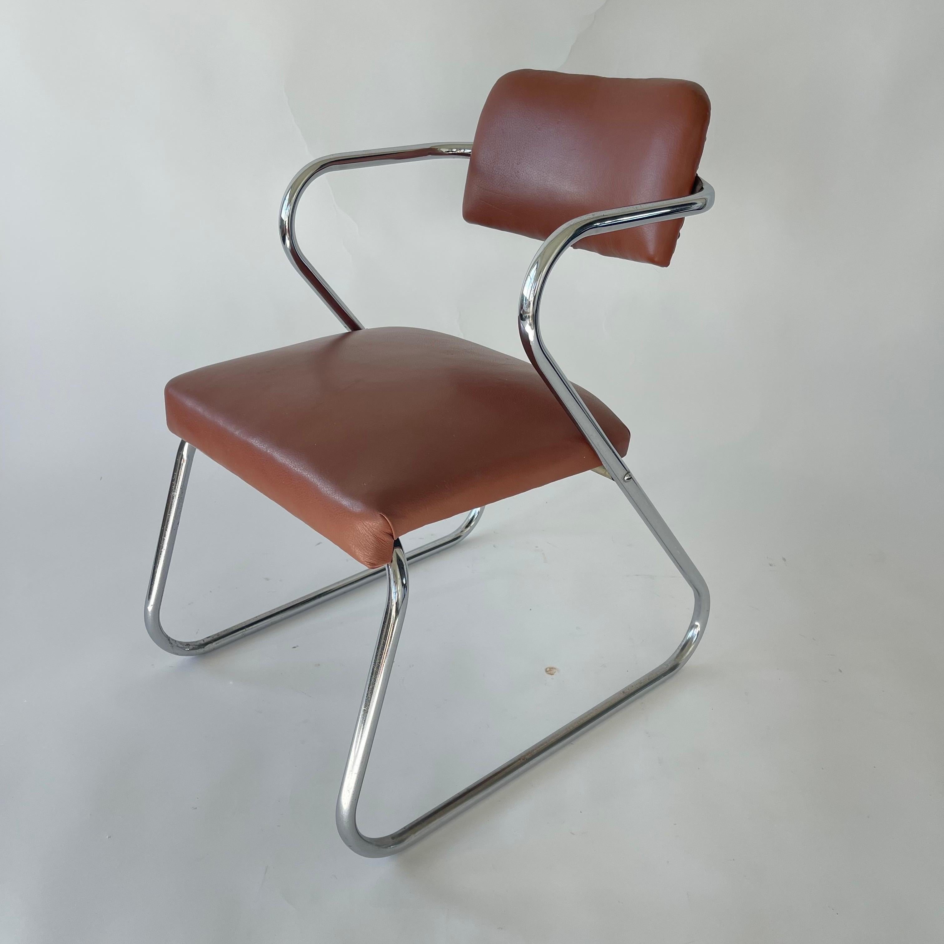 American Gilbert Rohde Z Chair in Cognac Leather and Chrome for Troy Sunshade, USA 1930s For Sale