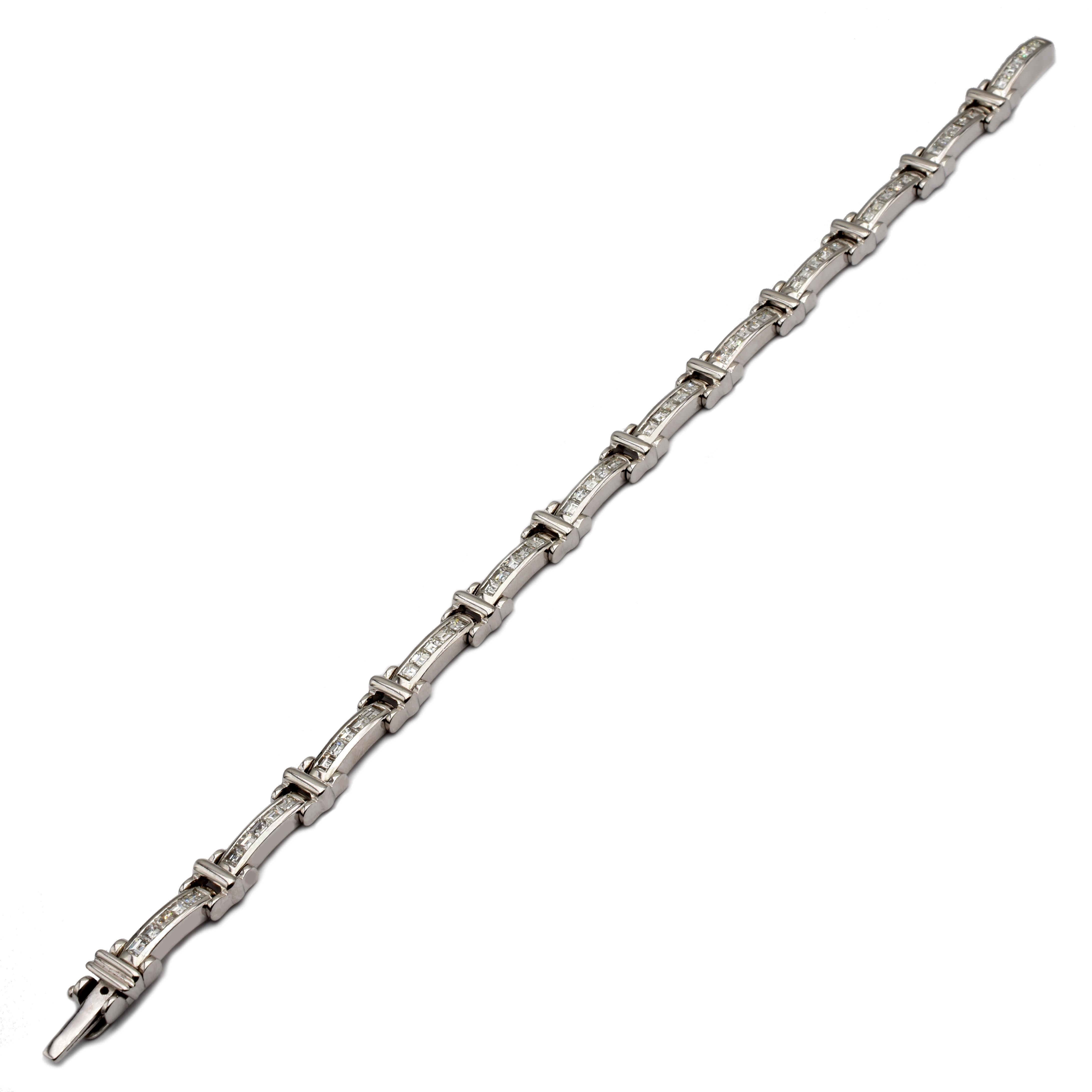 Gilberto Cassola Bracelet tennis en or blanc avec diamants baguettes, fabriqué en Italie Pour femmes en vente